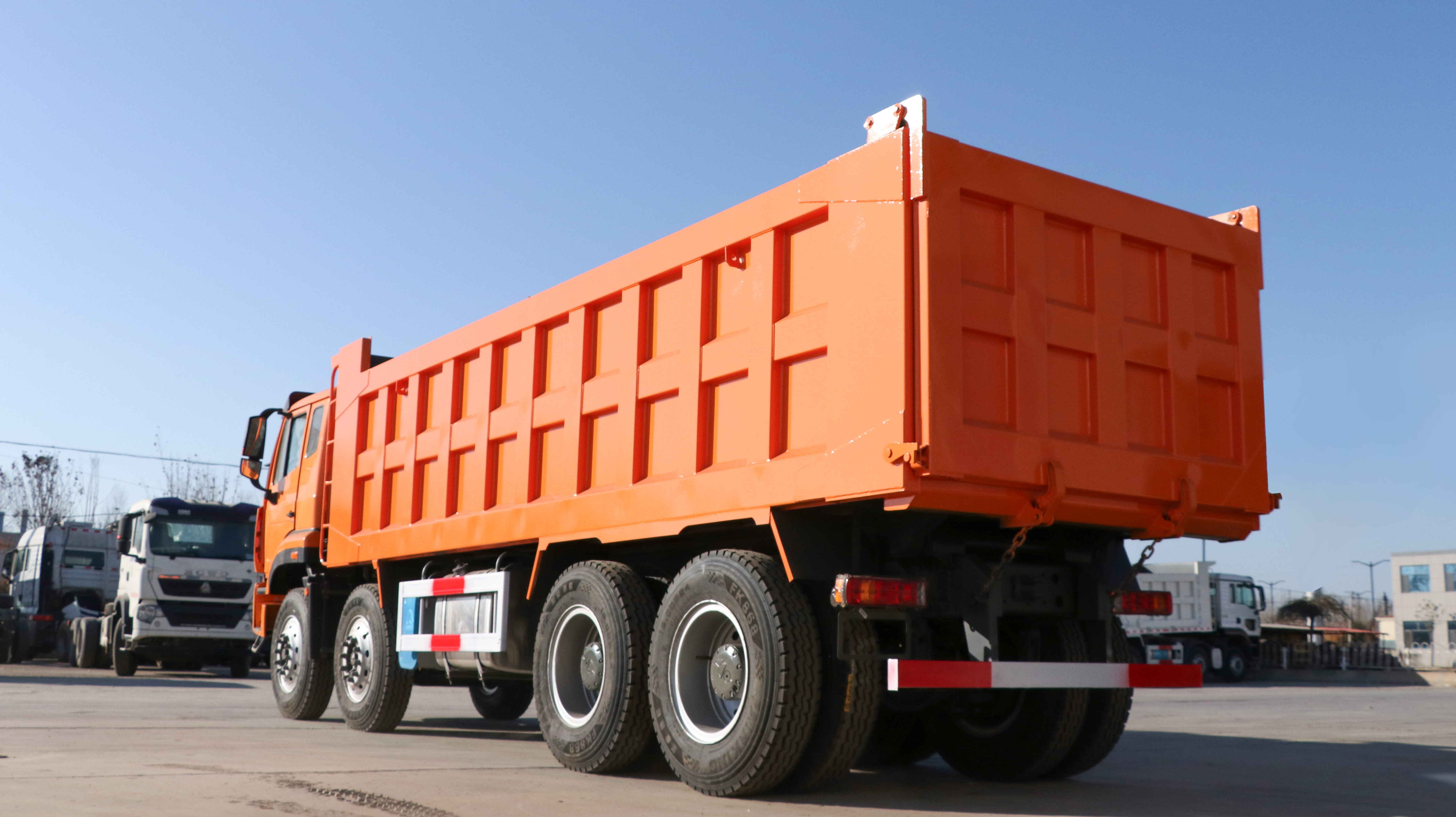 SINOTRUK HOWO NX 8×4 Heavy Duty Mining Dump Truck
