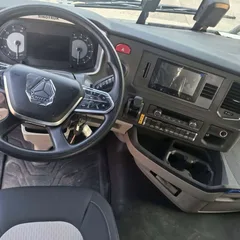SINOTRUK HOWO MAX 6×4 Heavy Duty Tractor Head Truck