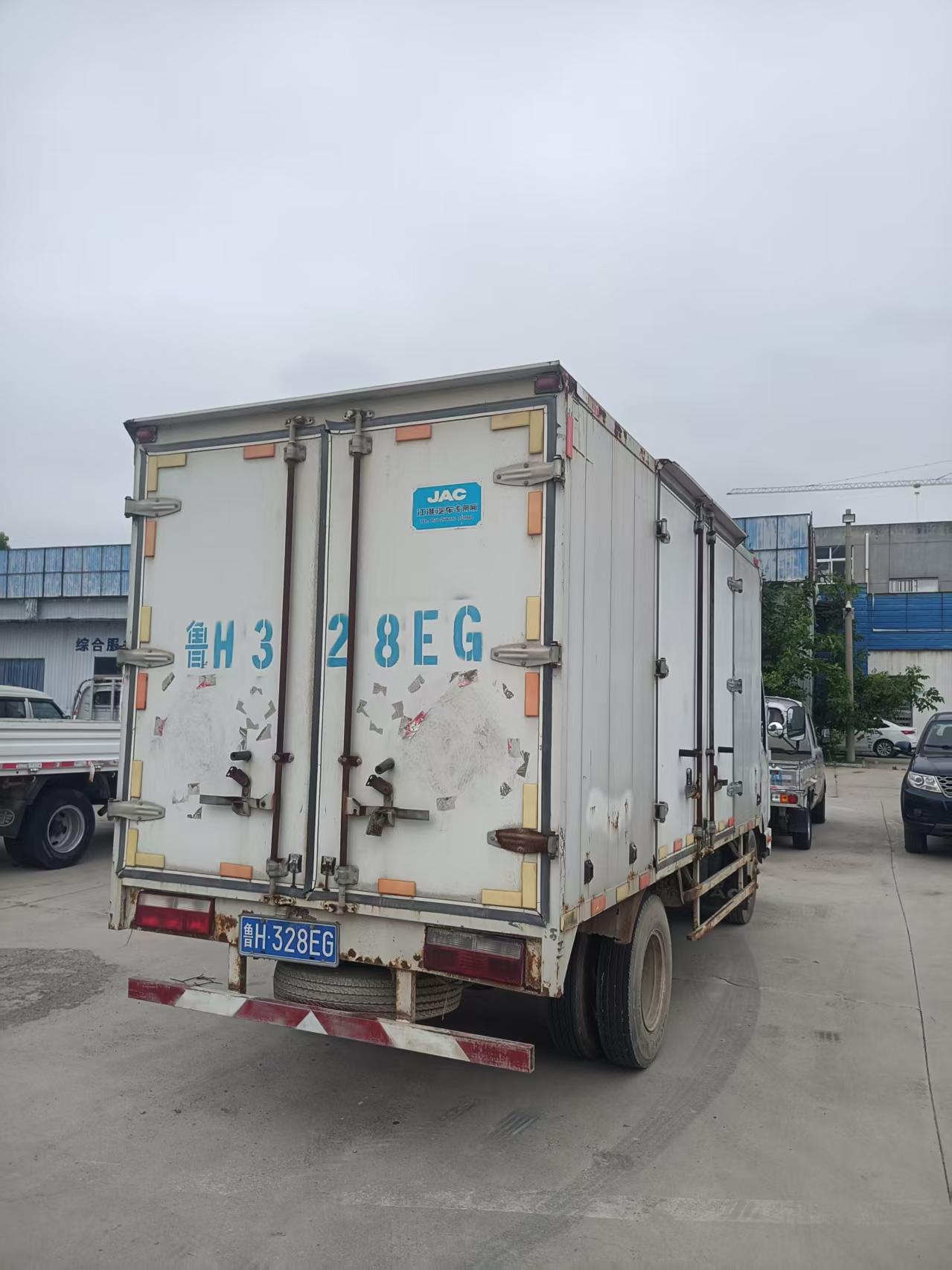 Used Golden Logo JAC SHUAILING 4.2m Box Light Truck WP3Q124E41 Euro 4 Diesel Engine Power Steering Air Conditioner 700R16 Tyres For City Fresh Goods Express Logistics Distribution Bulk Export FOB USD Price Available