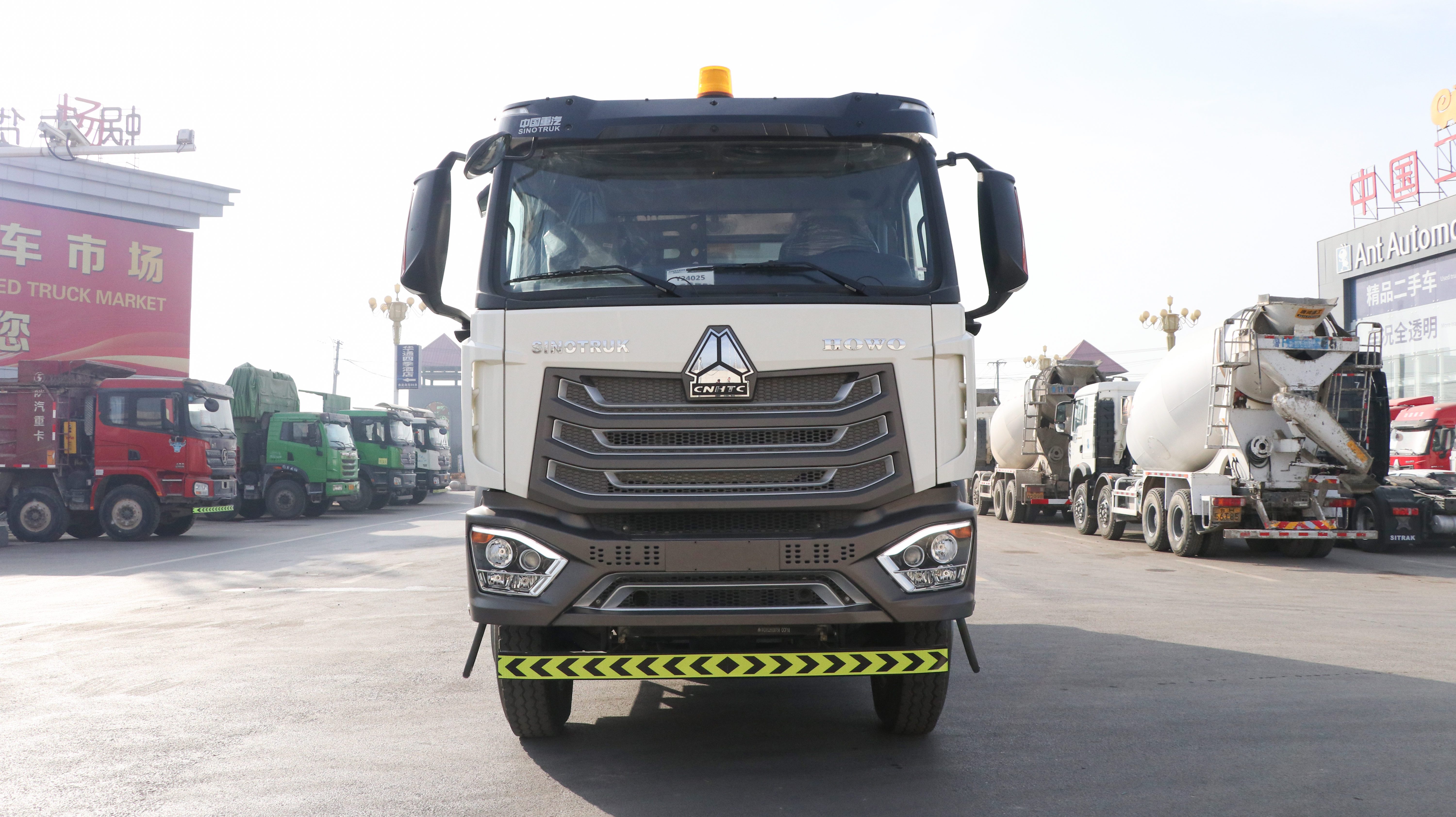 SINOTRUK HOWO NX 6×4 371HP Heavy Duty Dump Tipper Truck