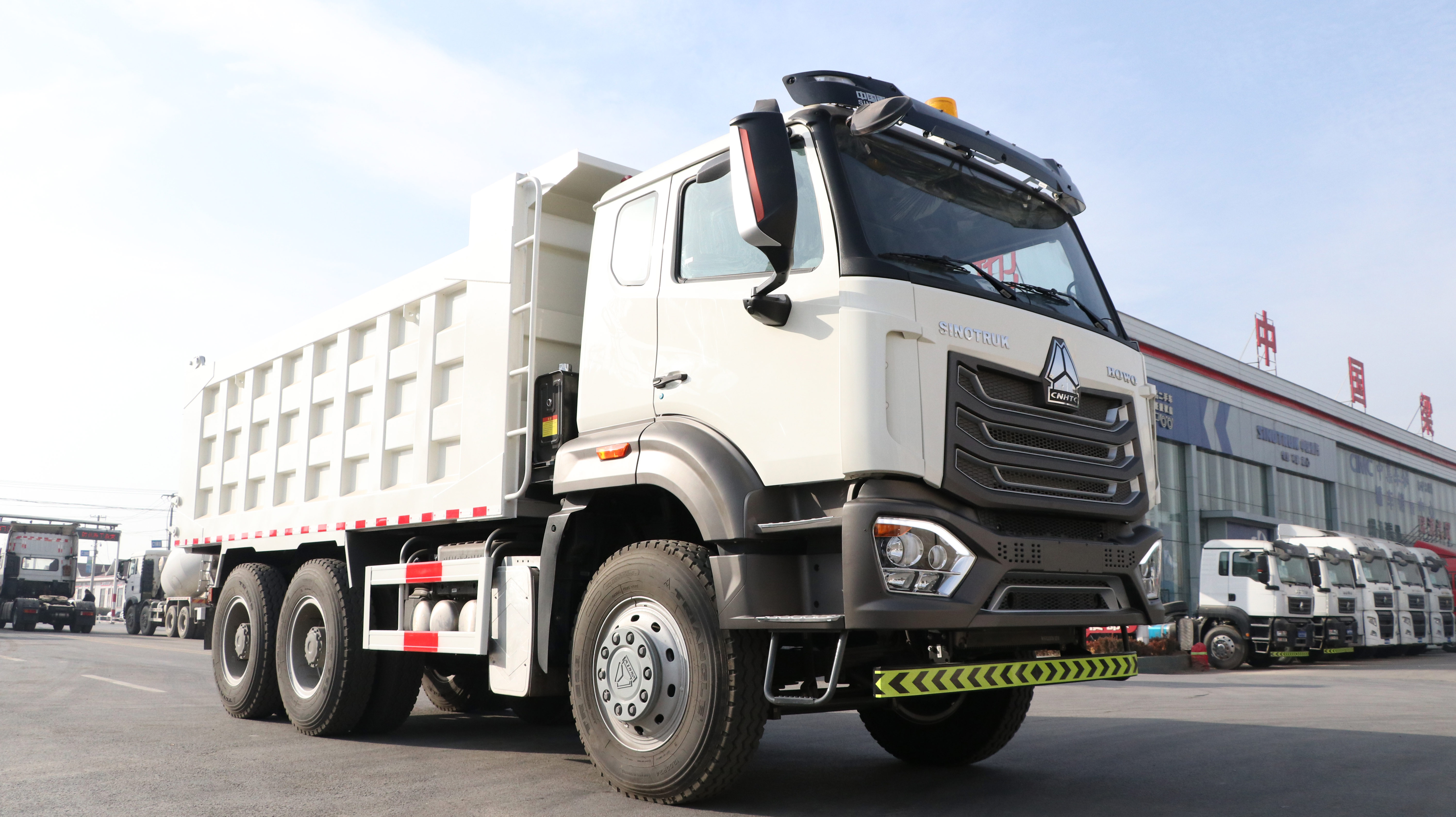 SINOTRUK HOWO NX 6×4 371HP Heavy Duty Dump Tipper Truck