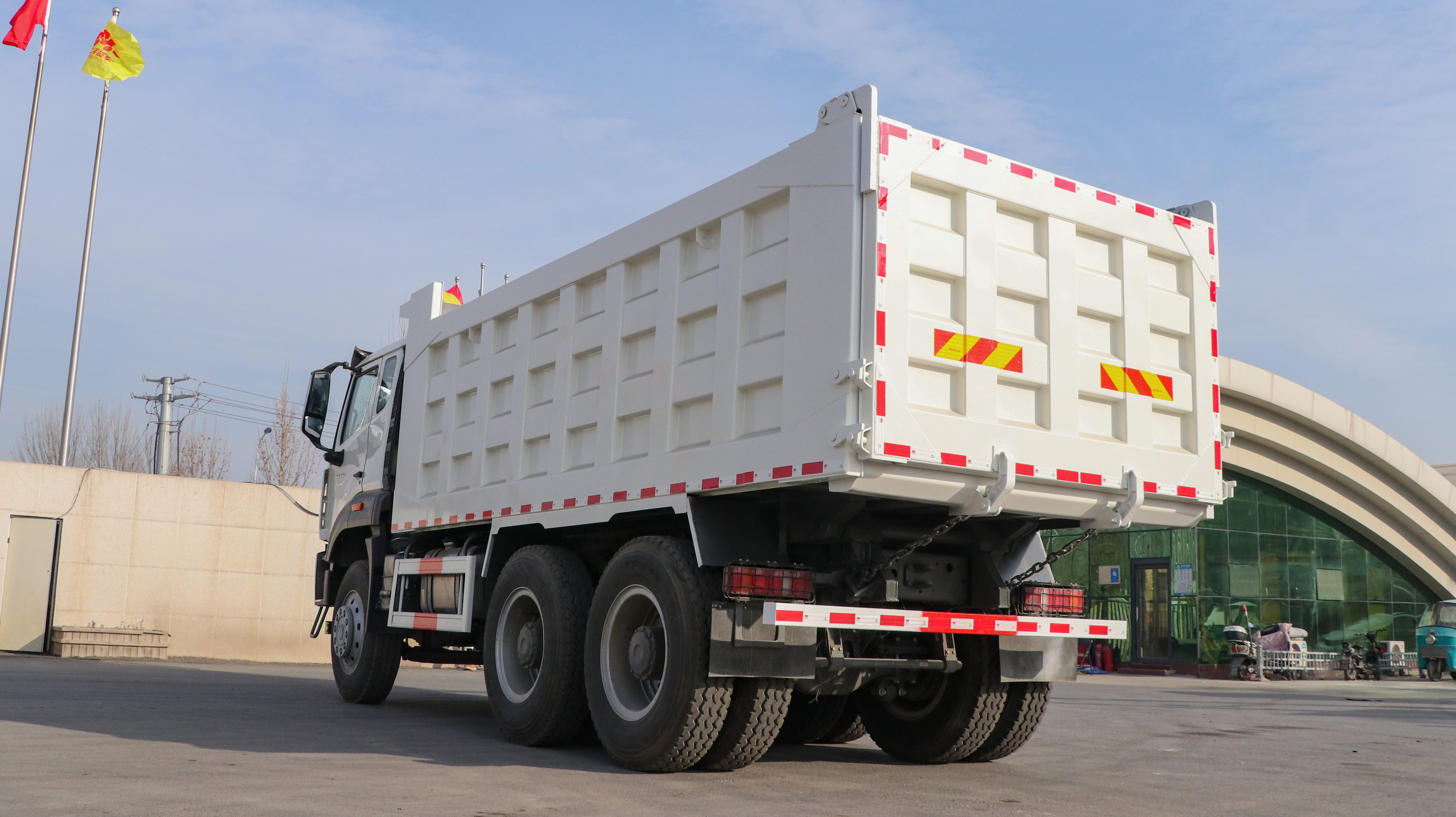 SINOTRUK HOWO NX 6×4 371HP Heavy Duty Dump Tipper Truck