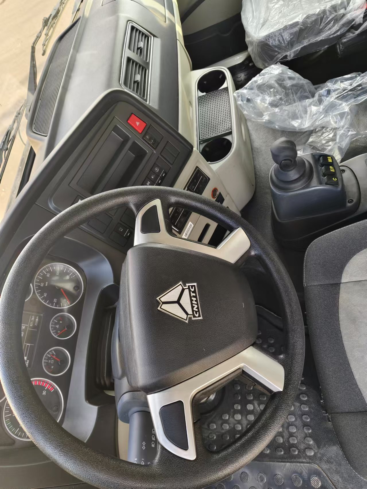SINOTRUK HOWO NX 6×4 371HP Heavy Duty Dump Tipper Truck