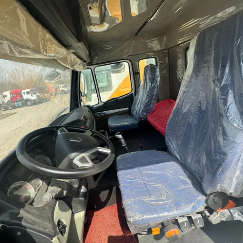 SINOTRUK HOWO NX 6×4 371HP Heavy Duty Tractor Truck