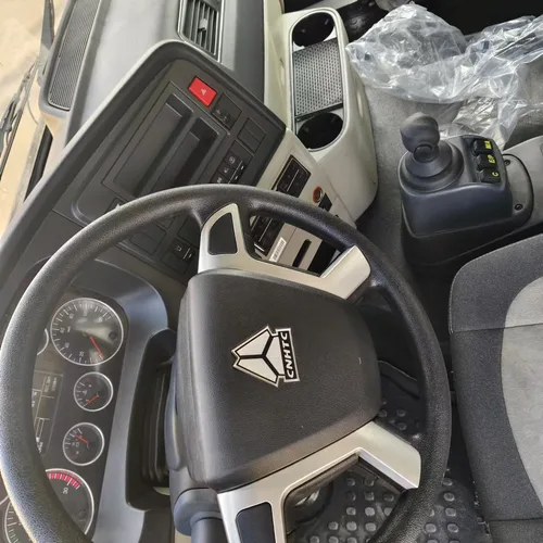 SINOTRUK HOWO NX 6×4 371HP Heavy Duty Dump Tipper Truck
