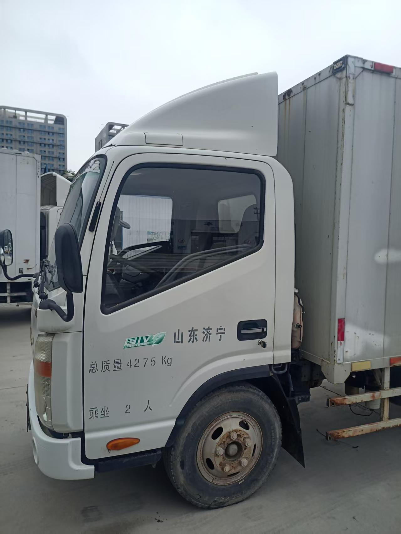 Used Golden Logo JAC SHUAILING 4.2m Box Light Truck WP3Q124E41 Euro 4 Diesel Engine Power Steering Air Conditioner 700R16 Tyres For City Fresh Goods Express Logistics Distribution Bulk Export FOB USD Price Available