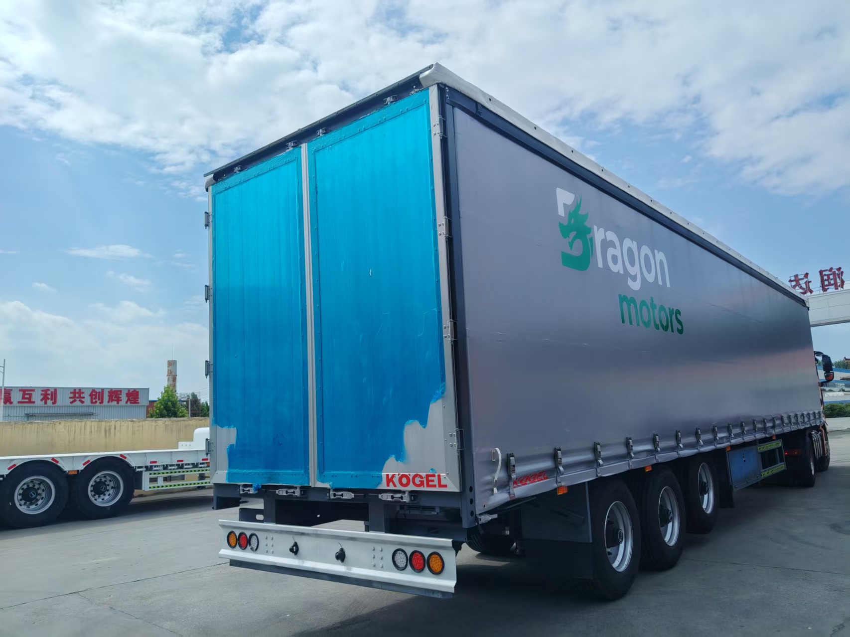 Tri-Axle Curtain Side Semi Trailer For Logistics Export