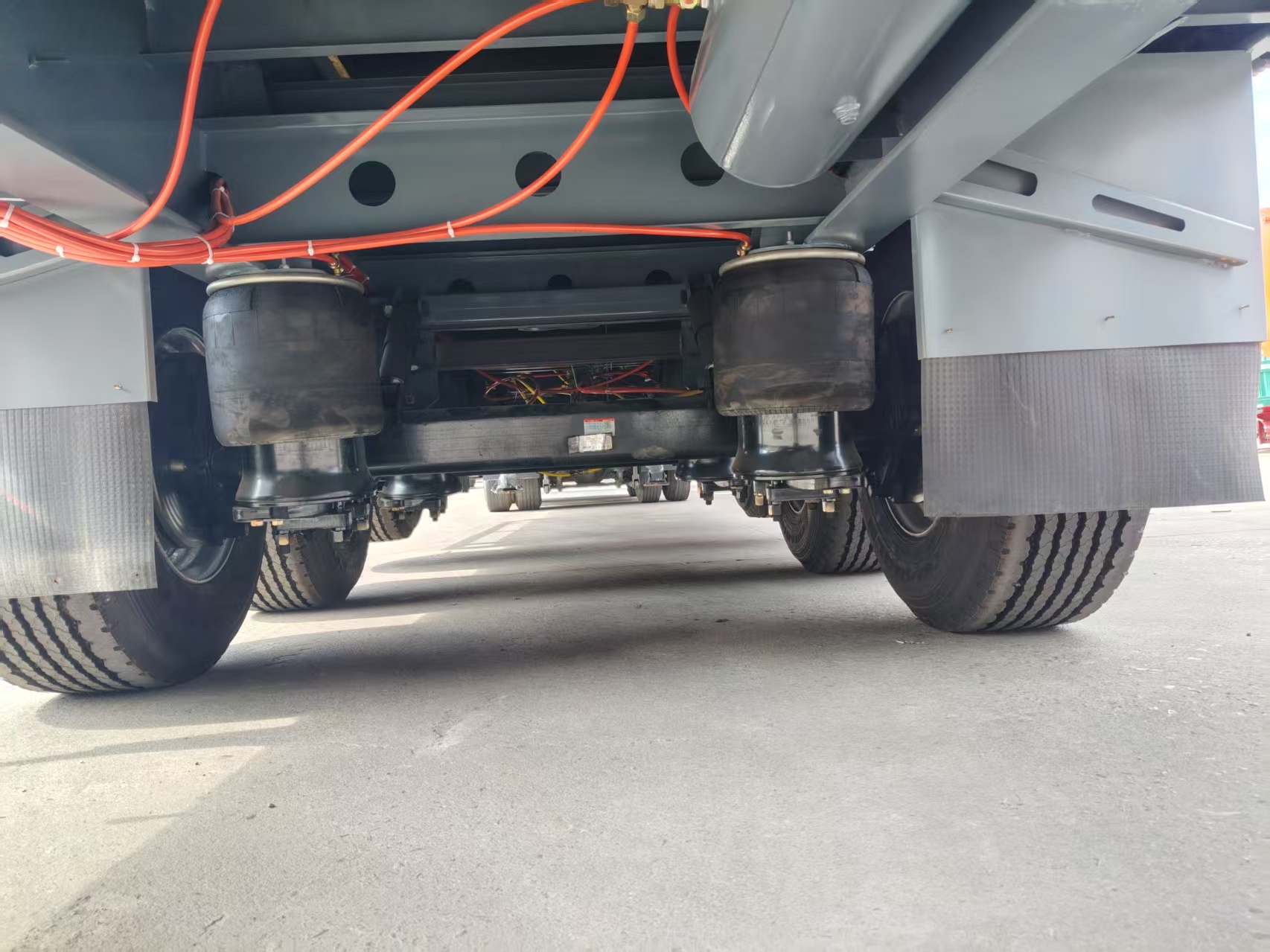 Tri-Axle Curtain Side Semi Trailer For Logistics Export