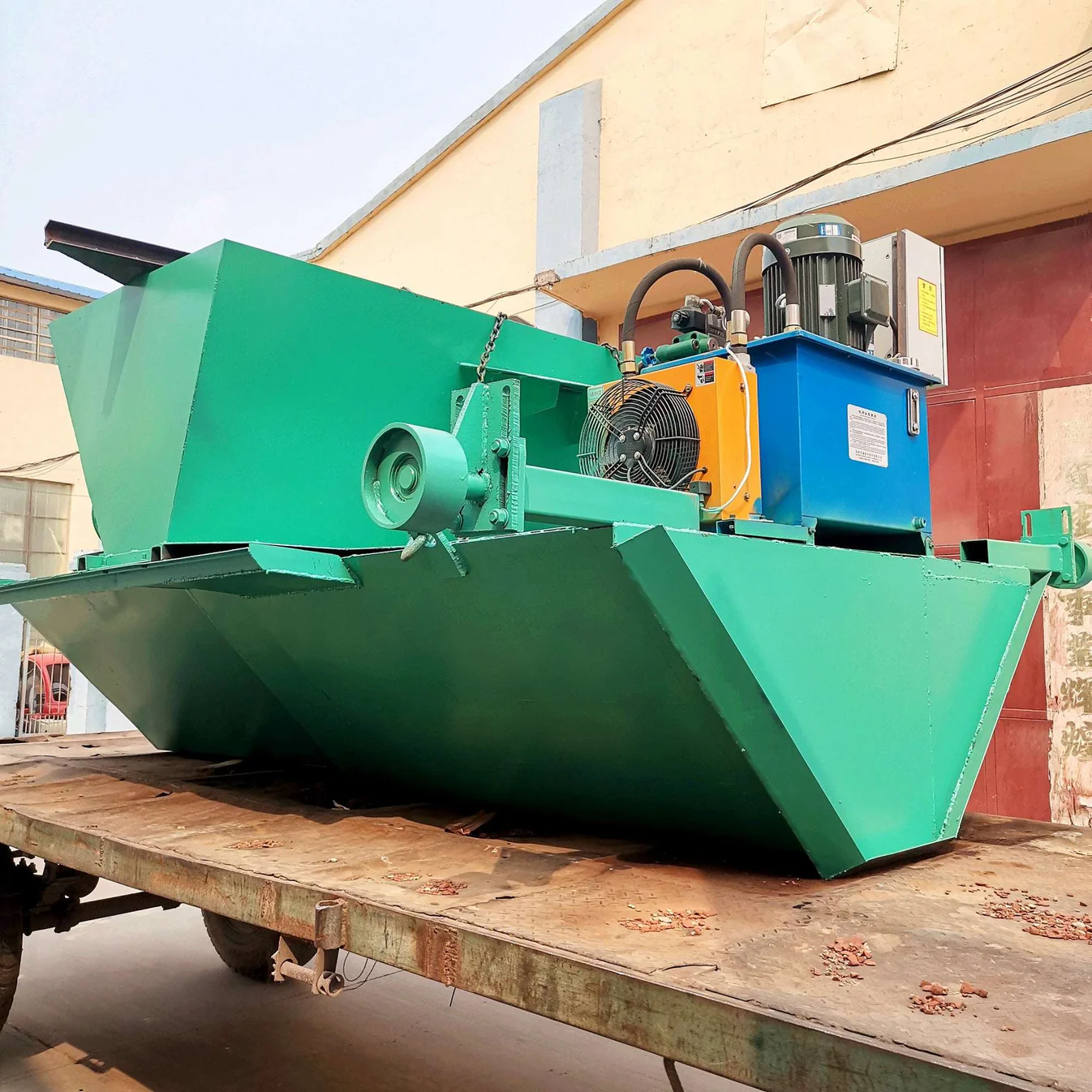 L-shaped canal lining machine