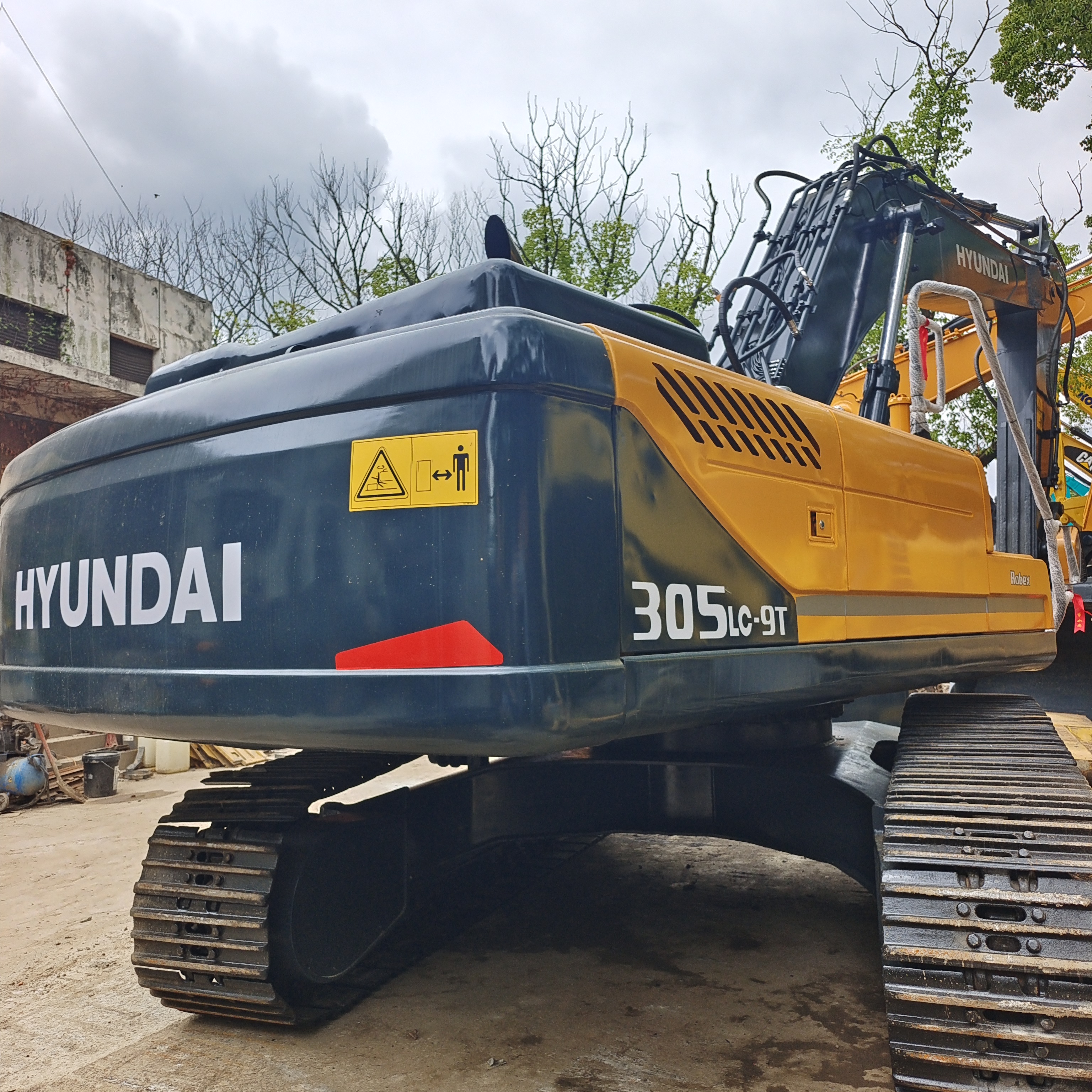 Hyundai 305LC-9T  28th Anniversary Promotion Price