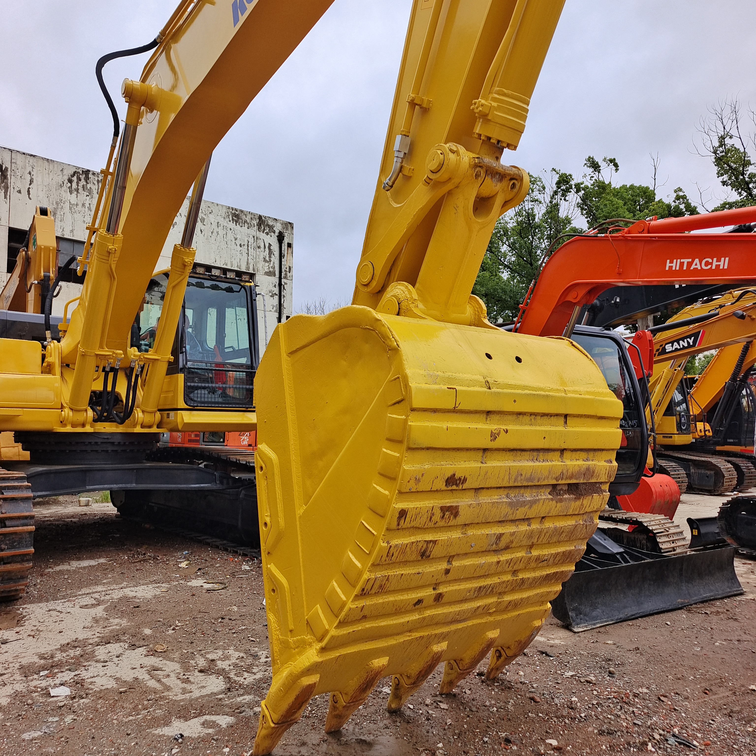 Komatsu PC450-8 28th Anniversary Promotion Price