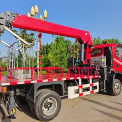 LANDNEO-truck-mounted-lift-working-on-street-lights