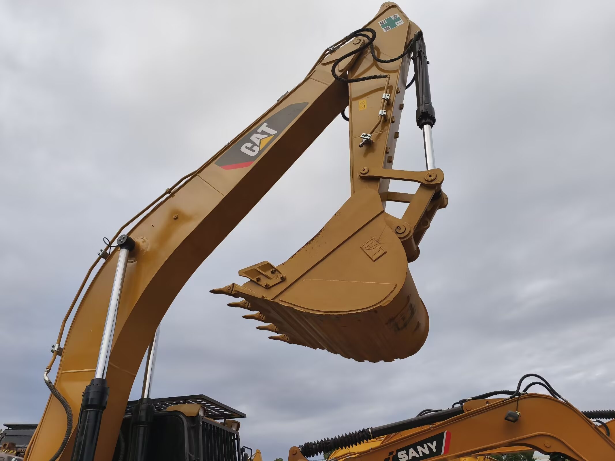 Caterpillar CAT330D2l-28th Anniversary Promotion Price