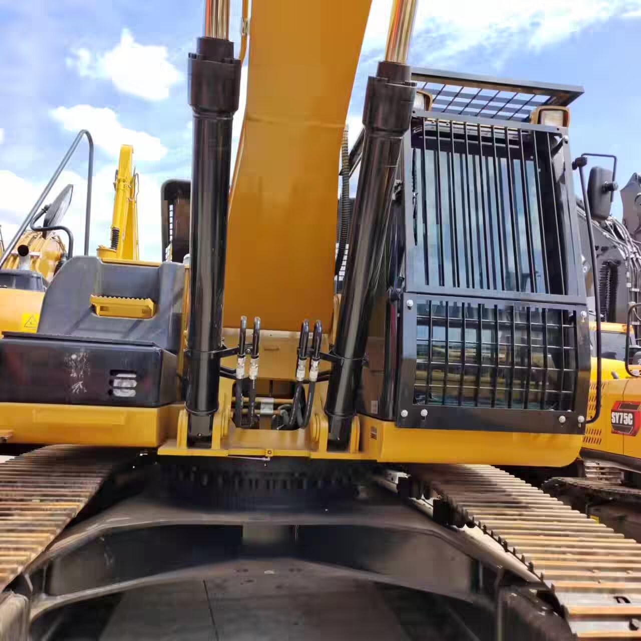 Caterpillar CAT330D2l-28th Anniversary Promotion Price