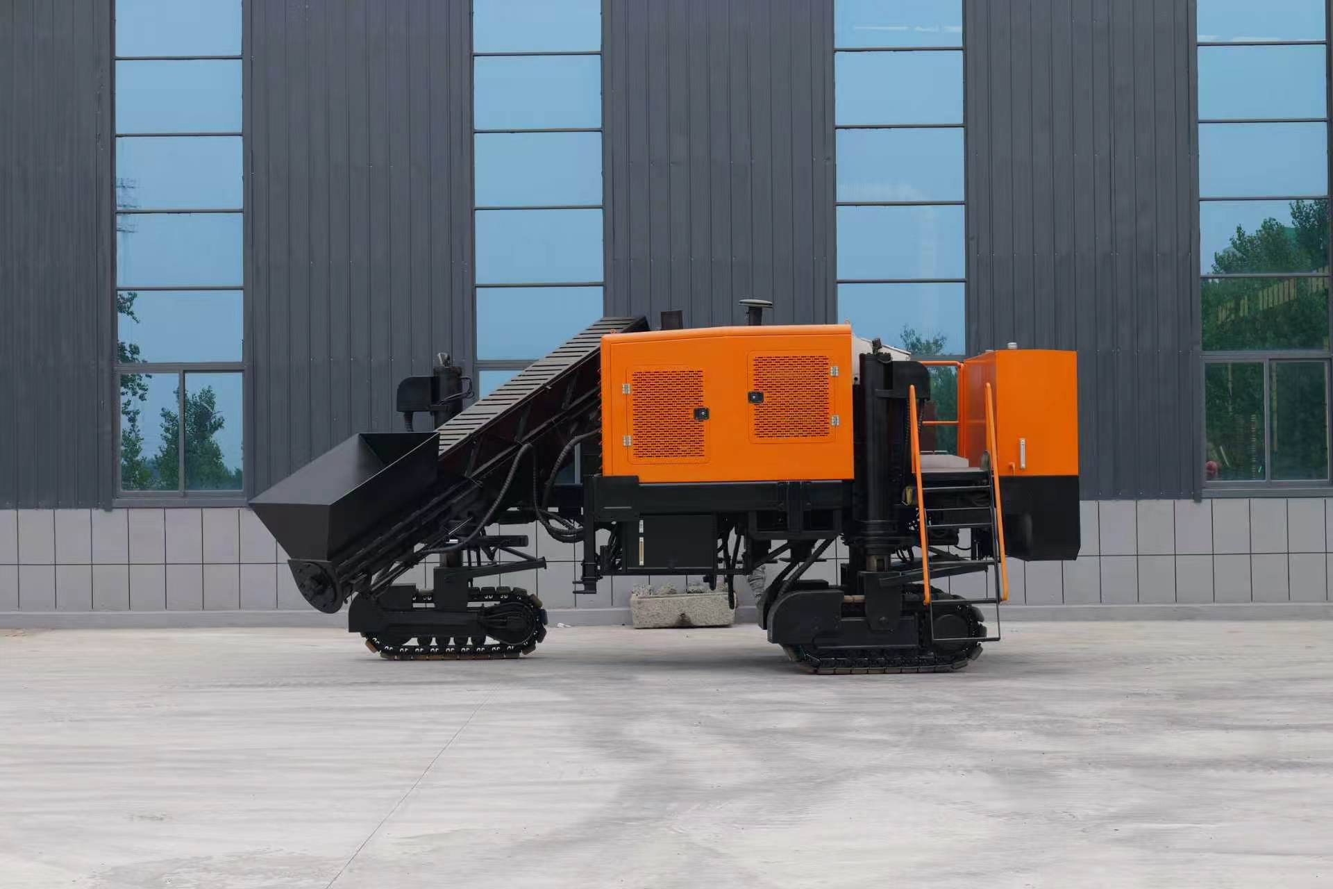 Three-legged slipform paver