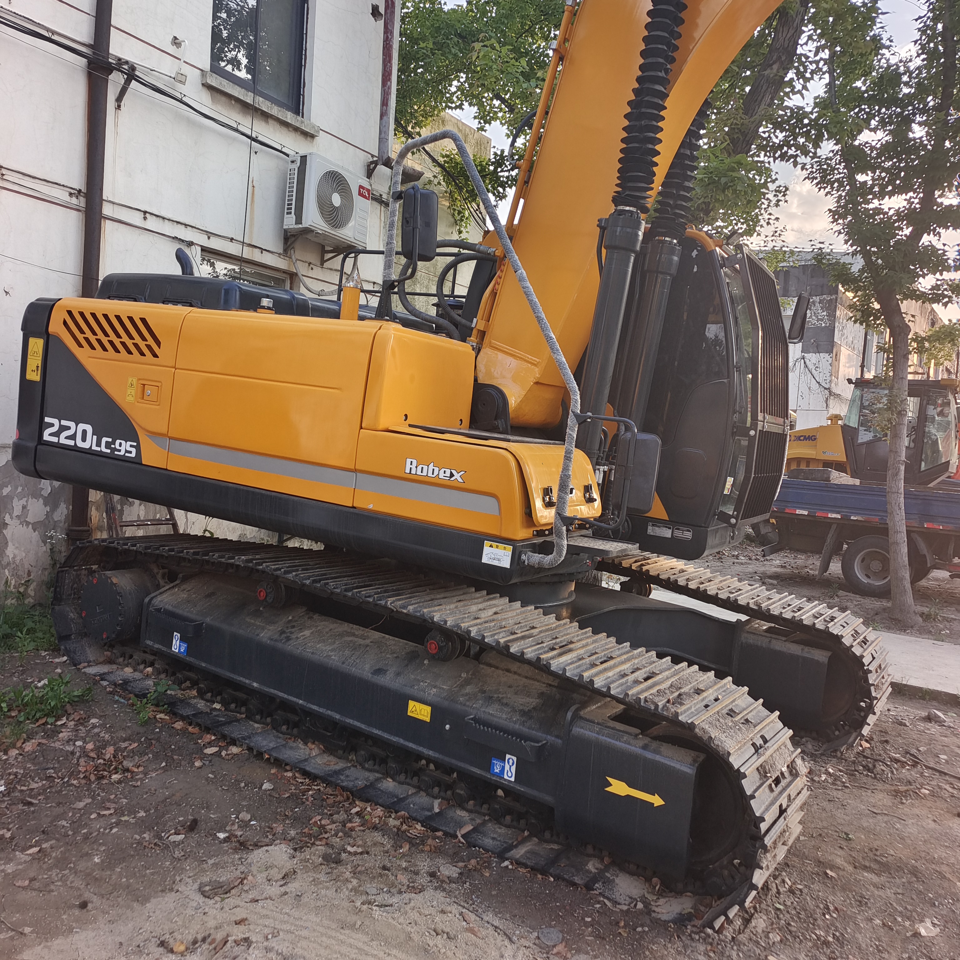 Hyundai 220LC-9T  28th Anniversary Promotion Price