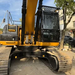 CAT 325D2L With 3 cameras, top‑mounted large guardrail, highest configuration.