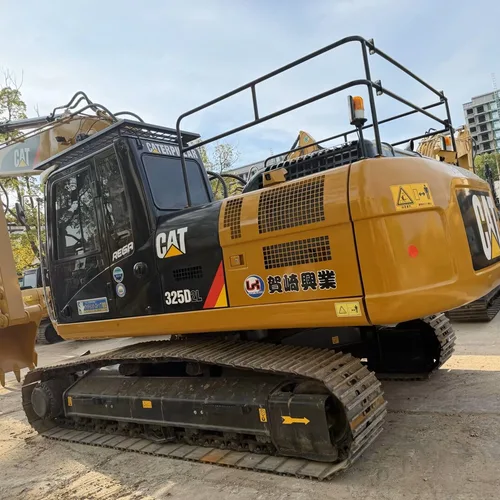CAT 325D2L With 3 cameras, top‑mounted large guardrail, highest configuration.