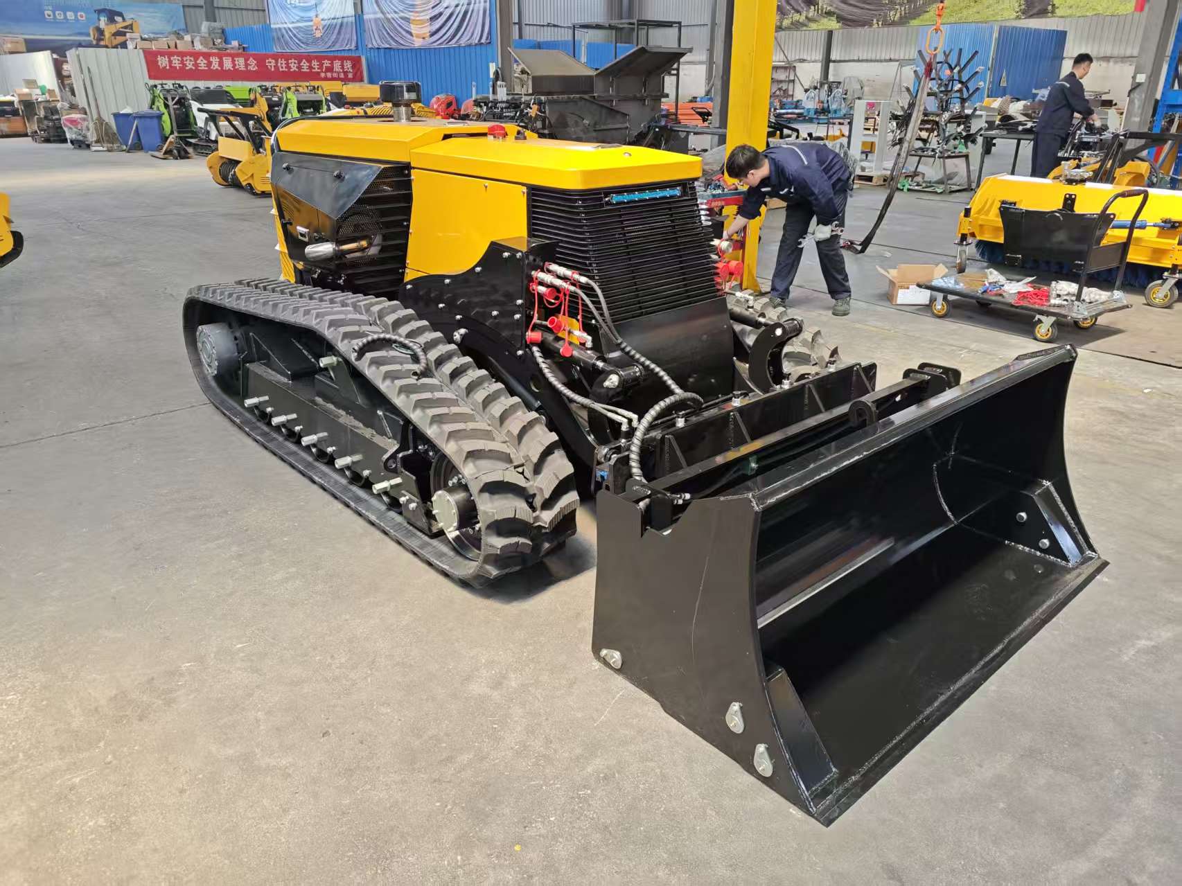 75 HP Full-Hydraulic Remote Controlled Fire Break Clearing Robot, Forest Wood Shredding Brush Cutter