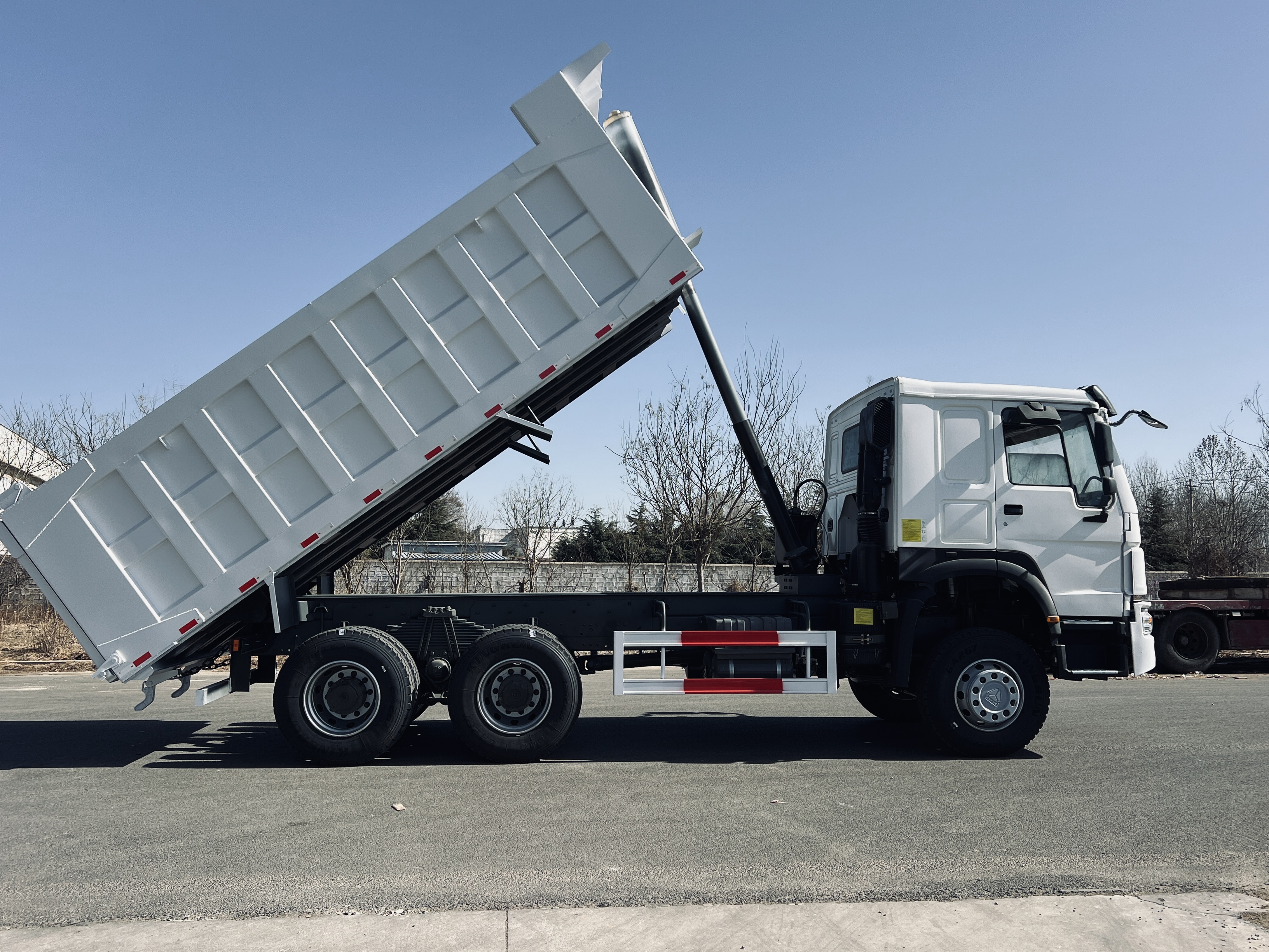 SINOTRUK HOWO 371HP 6×4 Dump Truck