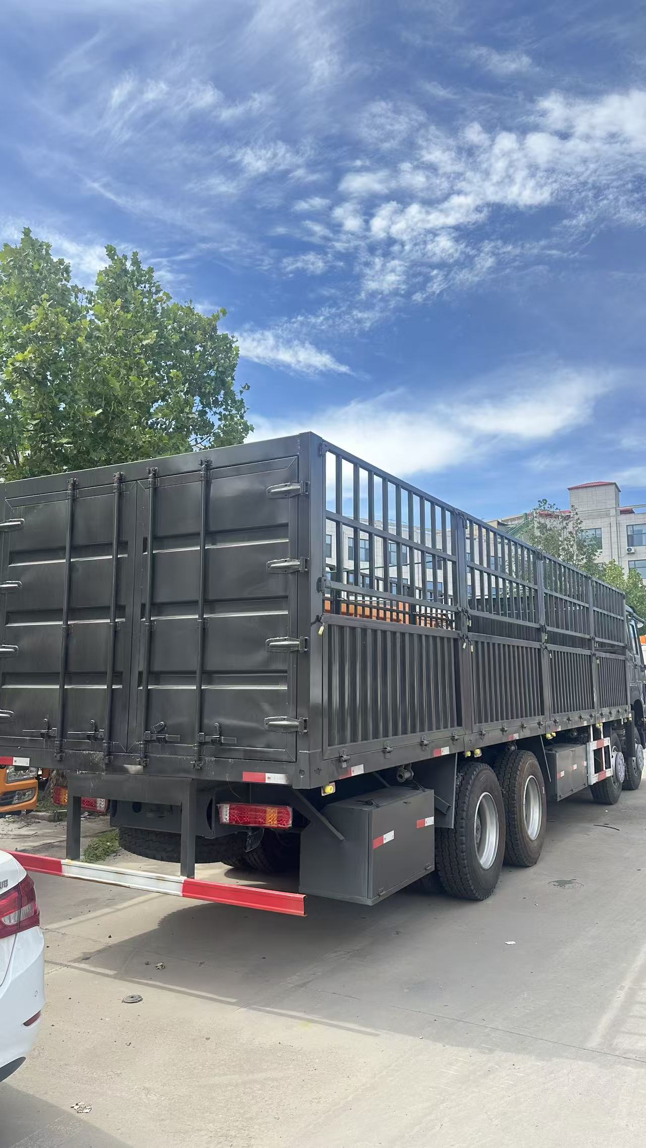 HOWO 6×4 drop side cargo truck
