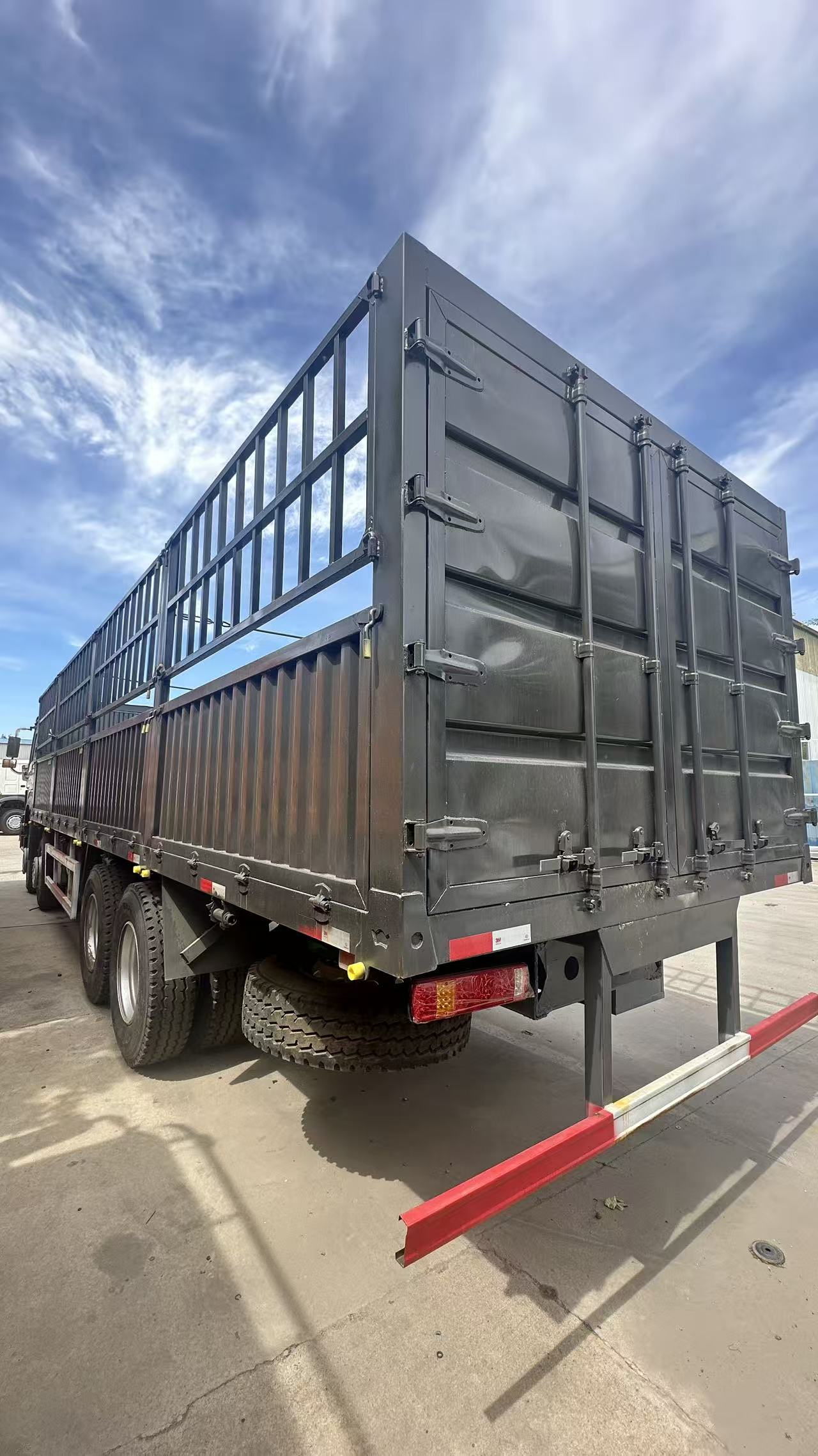 HOWO 6×4 drop side cargo truck