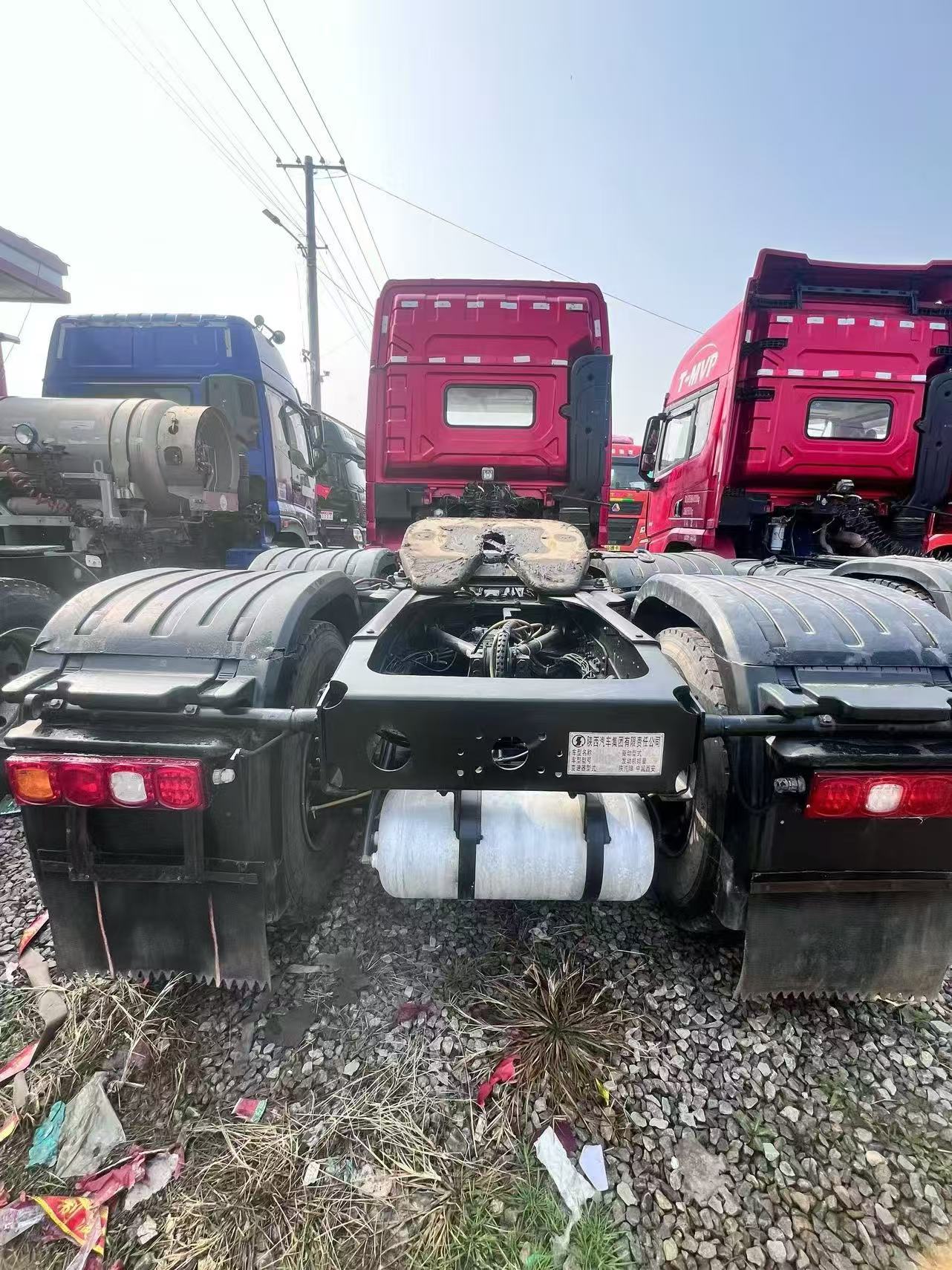 Good Condition 200,000 KM Shacman X5000 Prime Mover Composite Board 4.11 Axle Ratio Stable Power Full Export Documents Ro-ro Shipment Available