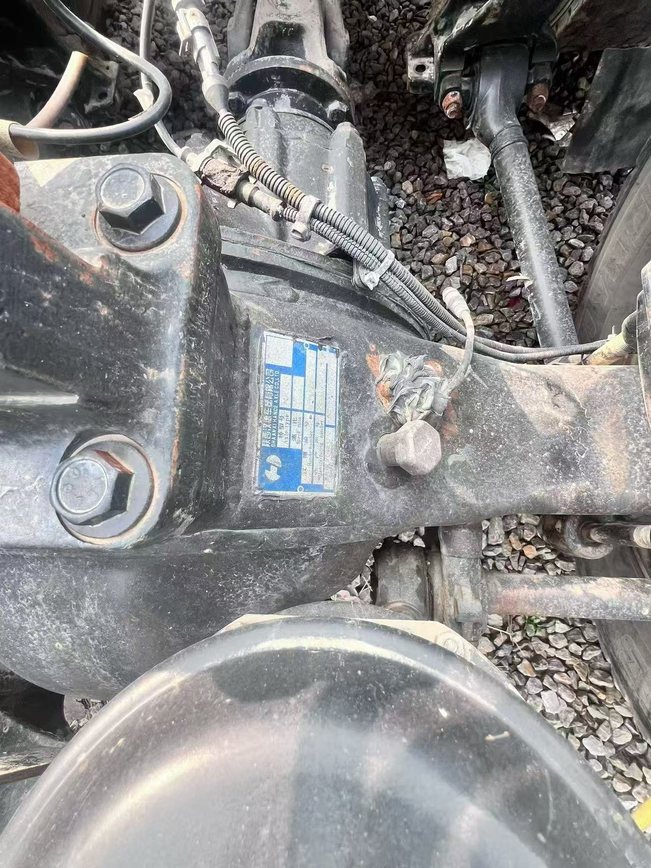 Good Condition 200,000 KM Shacman X5000 Prime Mover Composite Board 4.11 Axle Ratio Stable Power Full Export Documents Ro-ro Shipment Available