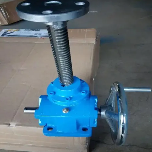 The core advantages of worm gear screw elevator are mechanical self-locking safety, compact structure, space saving, smooth operation, low noise, and easy maintenance