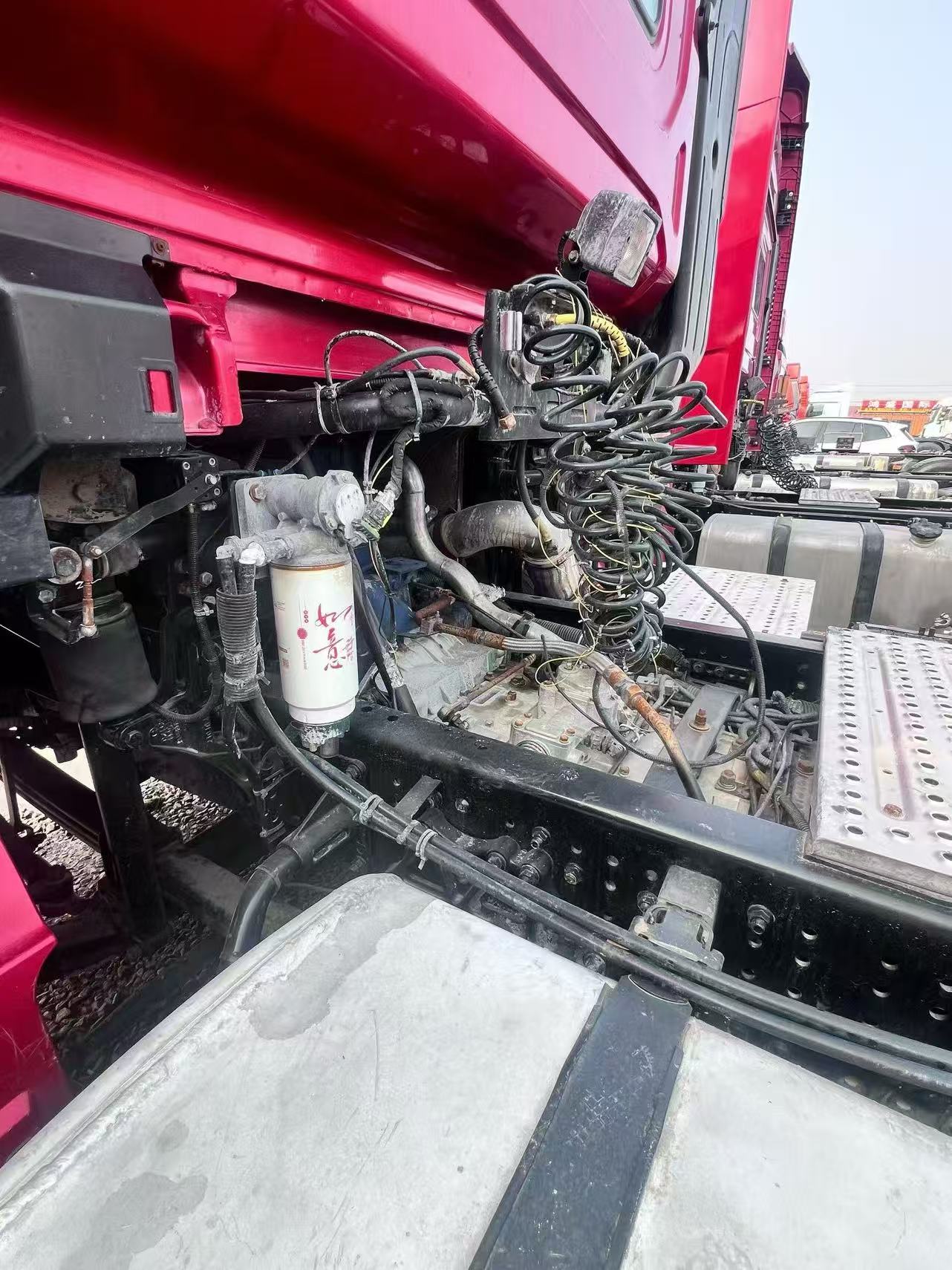 Good Condition 200,000 KM Shacman X5000 Prime Mover Composite Board 4.11 Axle Ratio Stable Power Full Export Documents Ro-ro Shipment Available