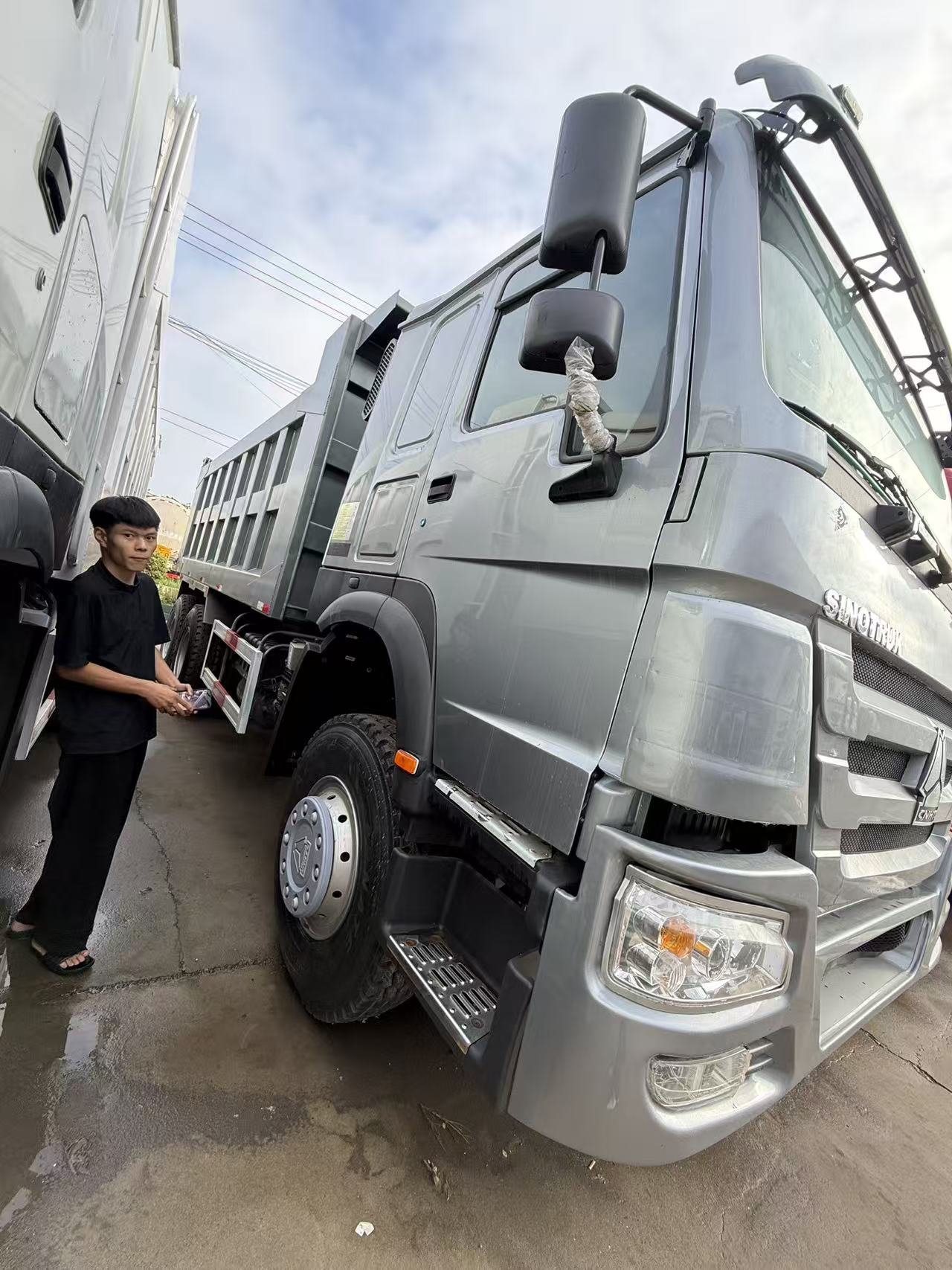New Model Sinotruk HOWO 6x4 Dump Truck 430HP Heavy Duty Tipper Truck For Construction Mining Export US$17700-$26550
