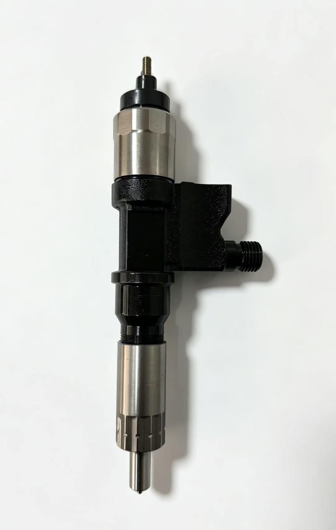 Product model: 095000-5471, OEM part nProduct model: 295050-2260, OEM part number: 8-98306475-0 compatible with Isuzu and Sumitomo 4HK1 and 6HK1 series enginesumber: 0-97329703-2, compatible with Isuzu and Sumitomo 4HK1 and 6HK1 series engines