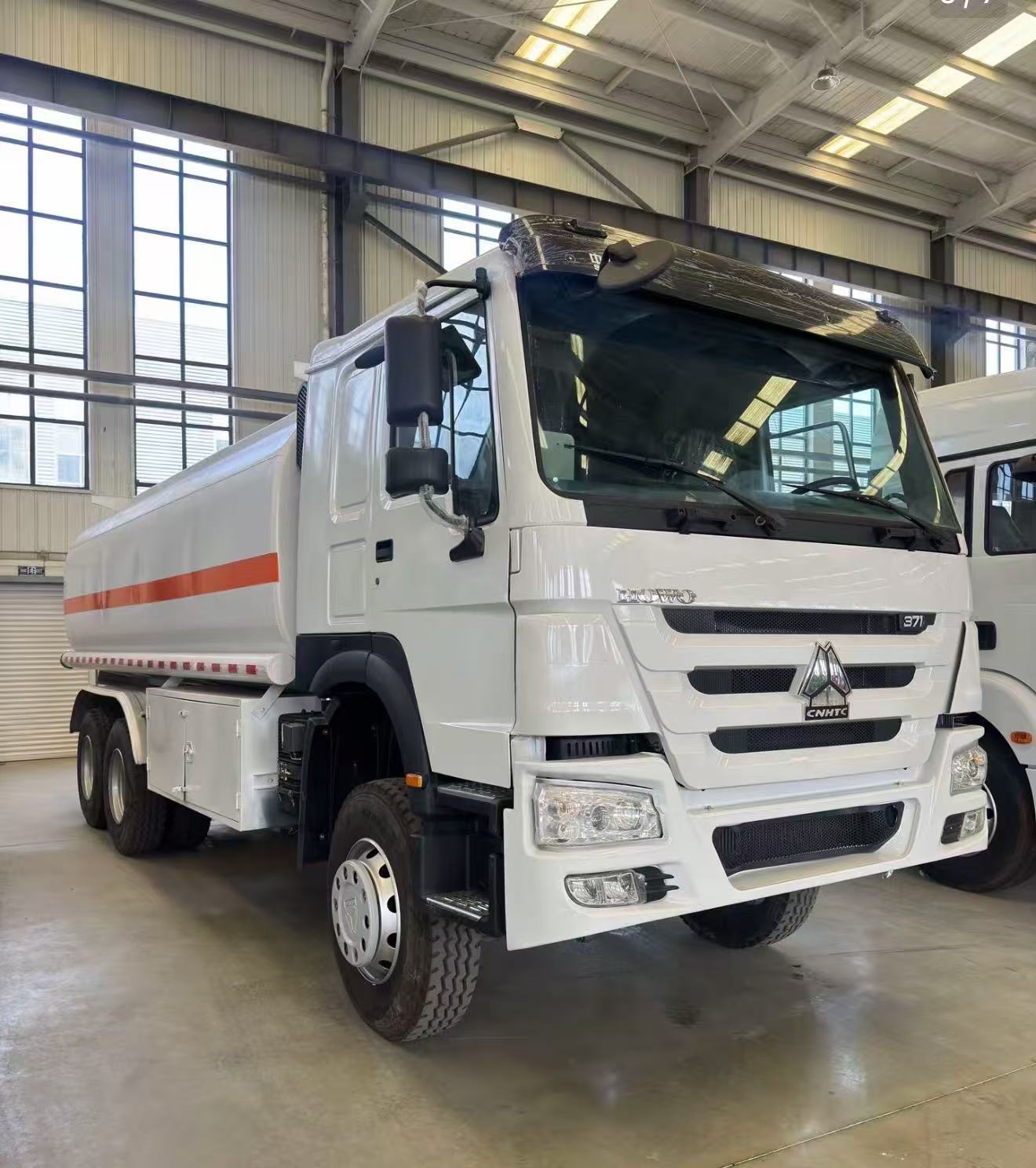 Refurbished HOWO 371HP 6×4 Fuel Tank Truck 25000L With Fuel Dispenser