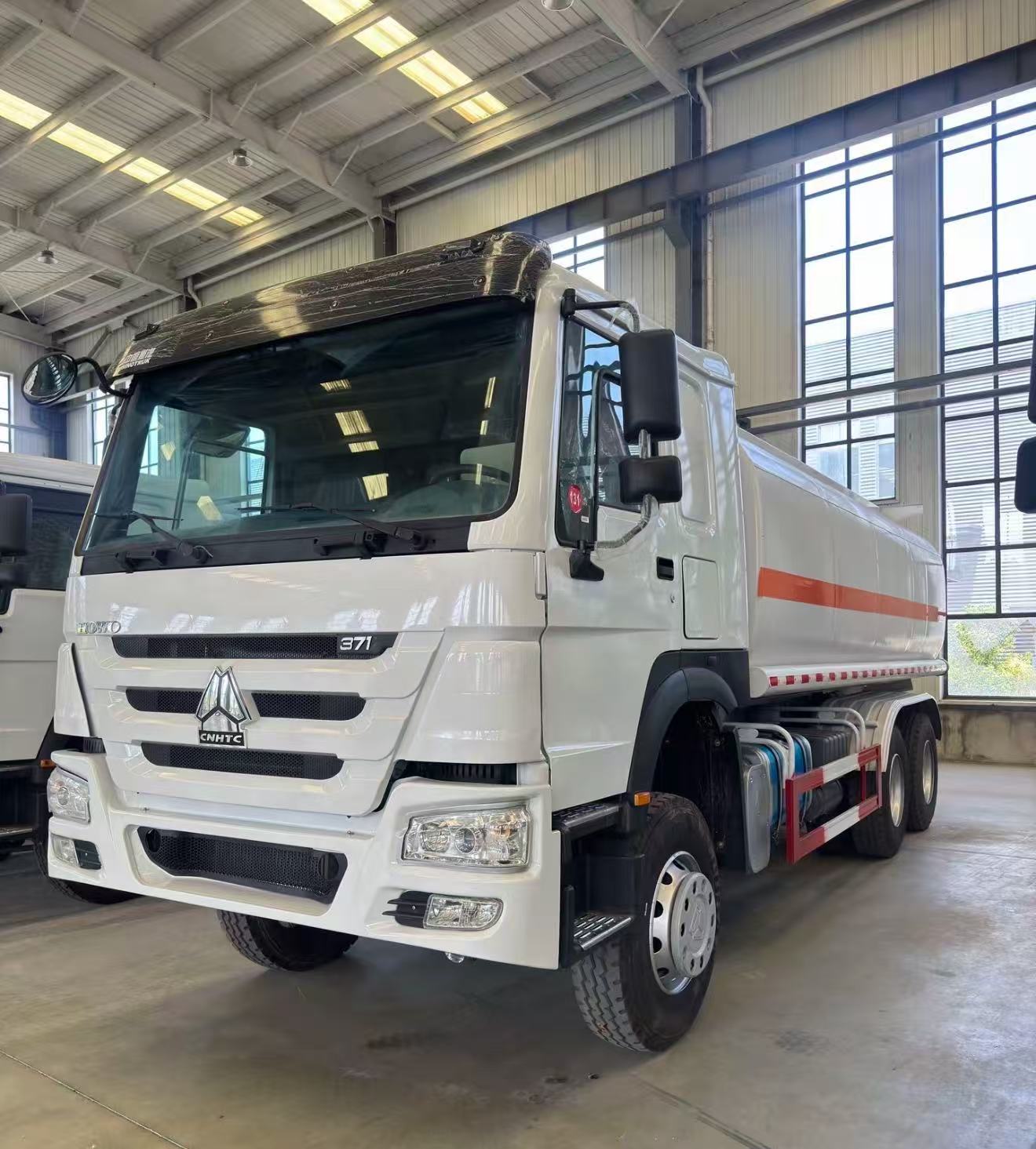 Refurbished HOWO 371HP 6×4 Fuel Tank Truck 25000L With Fuel Dispenser