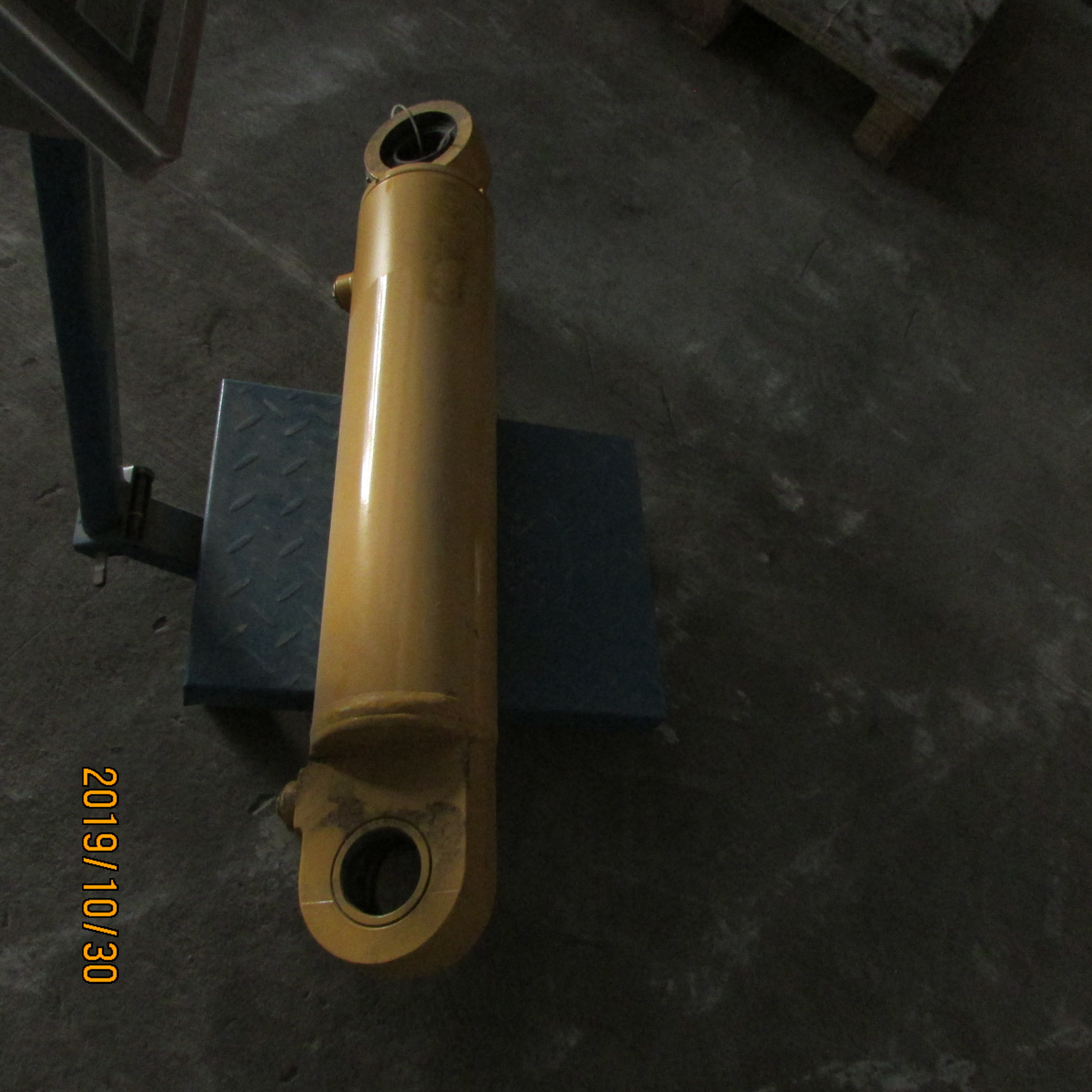 XCMG Spare: Clamp Cylinder 803084024 | XGYG01-170A, Loader Clamp Attachment Hydraulic Cylinder