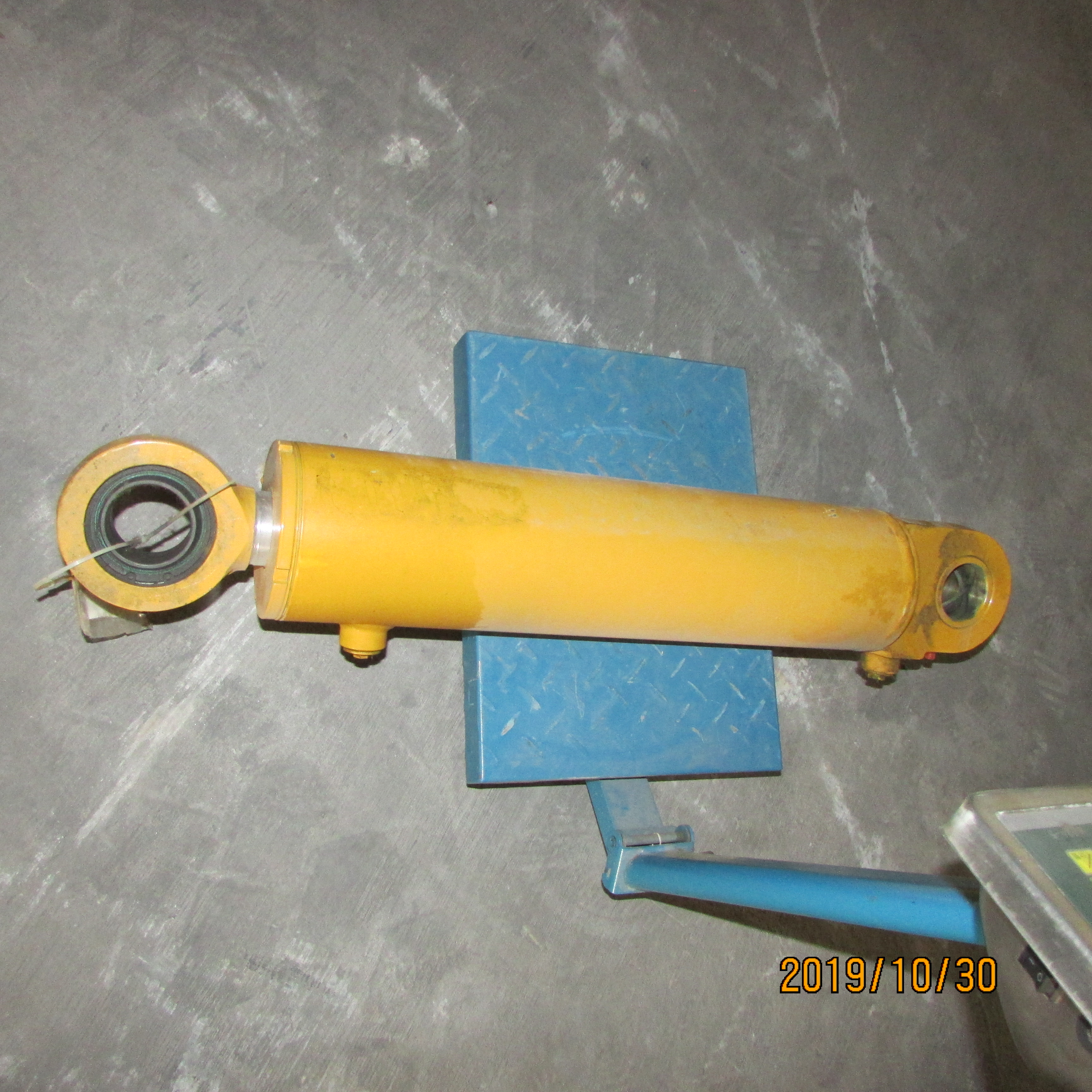 XCMG Spare: Clamp Cylinder 803084024 | XGYG01-170A, Loader Clamp Attachment Hydraulic Cylinder