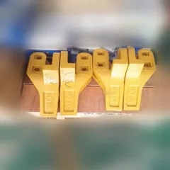 XCMG Spare: Right Side Bucket Tooth 252117635 | Z5GN.30-4, Loader Bucket Cutting Tooth