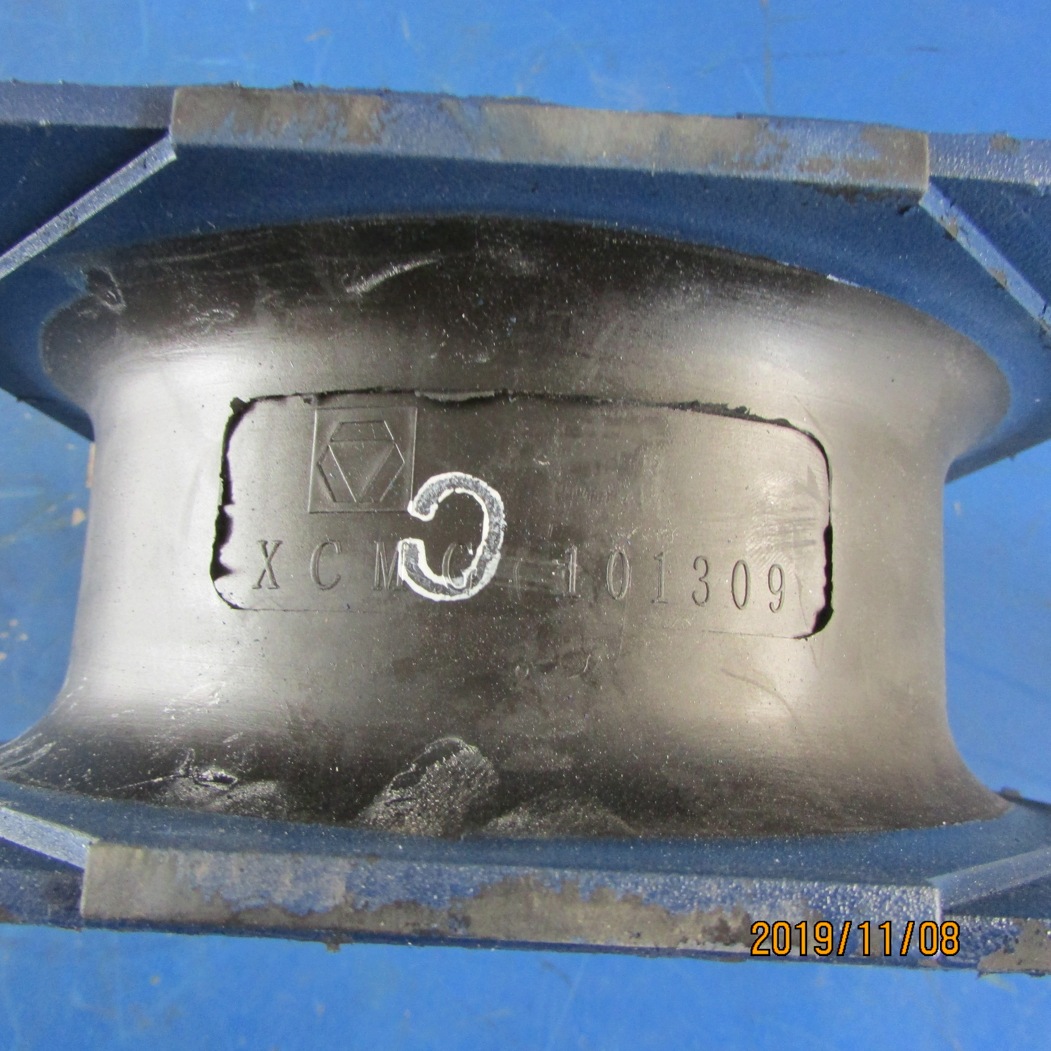 XCMG YZ12JC / YZ14–18JC Roller Shock Absorber – YLJ-19C PN 801902820 (Old DWG 5012983) | OEM Rubber Mount