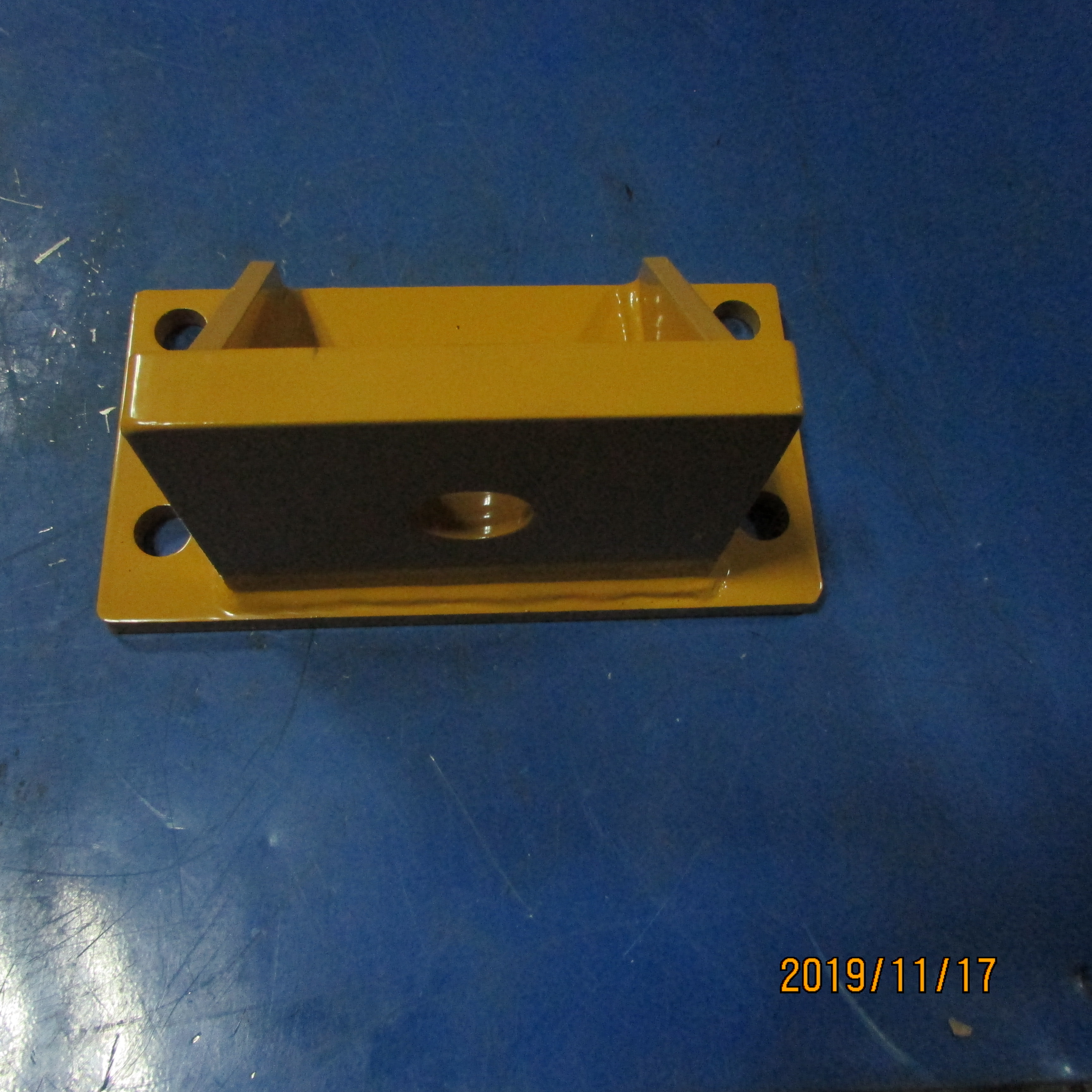 XCMG 3-Ton Loader Gearbox Bracket – PN 252700220 / 350K.2.4 | OEM Transmission Mount Support