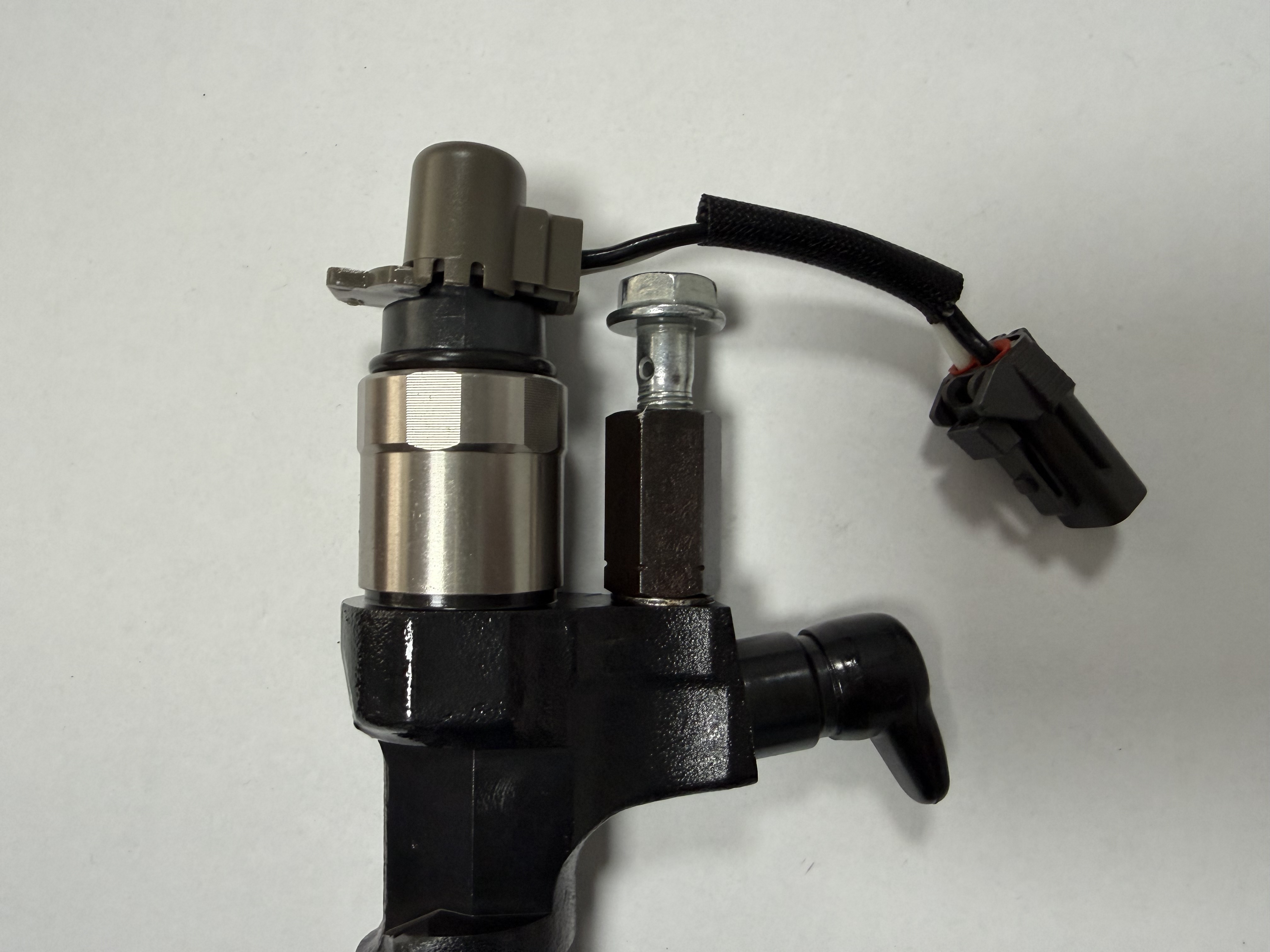 Injector 295050-1440 OEM 23670-E0570 Fits Kobelco 210/250/260-8 Hino J05 J08 Engine