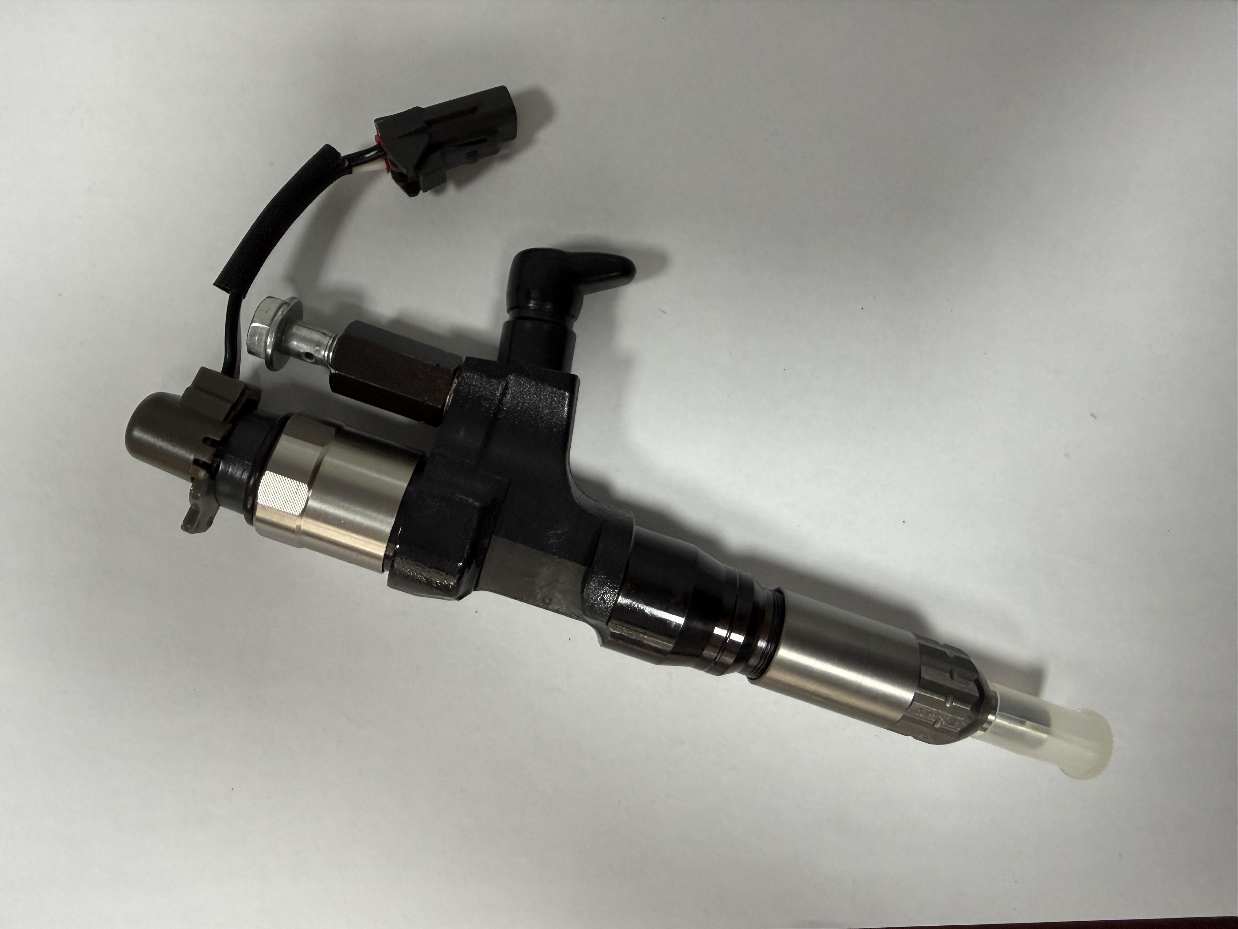 Injector 295050-1440 OEM 23670-E0570 Fits Kobelco 210/250/260-8 Hino J05 J08 Engine