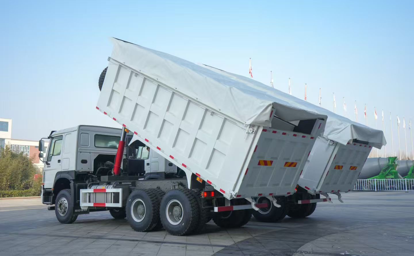SINOTRUK HOWO 400HP 6×4 Dump Truck