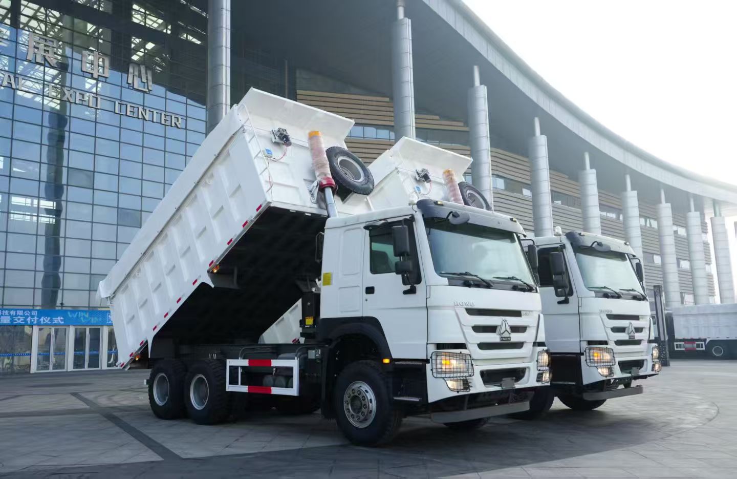 SINOTRUK HOWO 400HP 6×4 Dump Truck