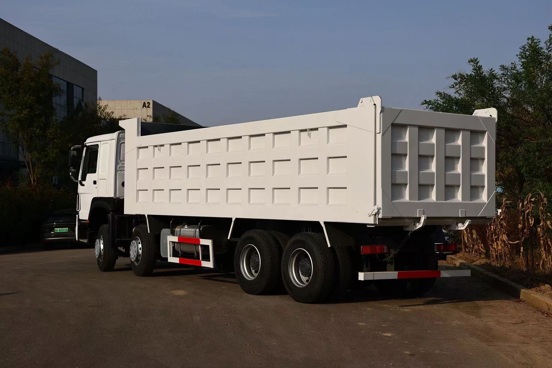 Refurbished SINOTRUK HOWO 8×4 Tipper Truck, 430HP
