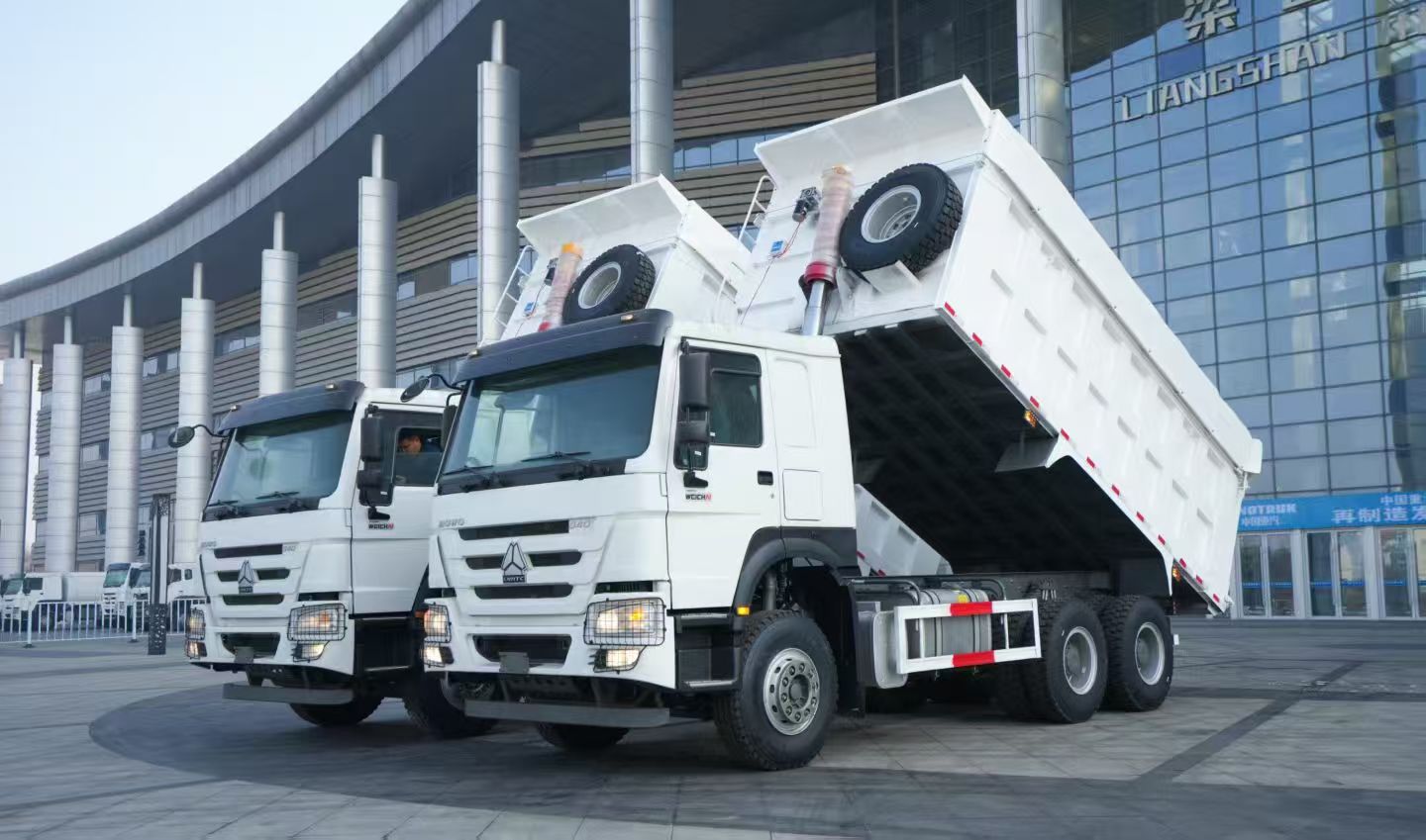 SINOTRUK HOWO 400HP 6×4 Dump Truck