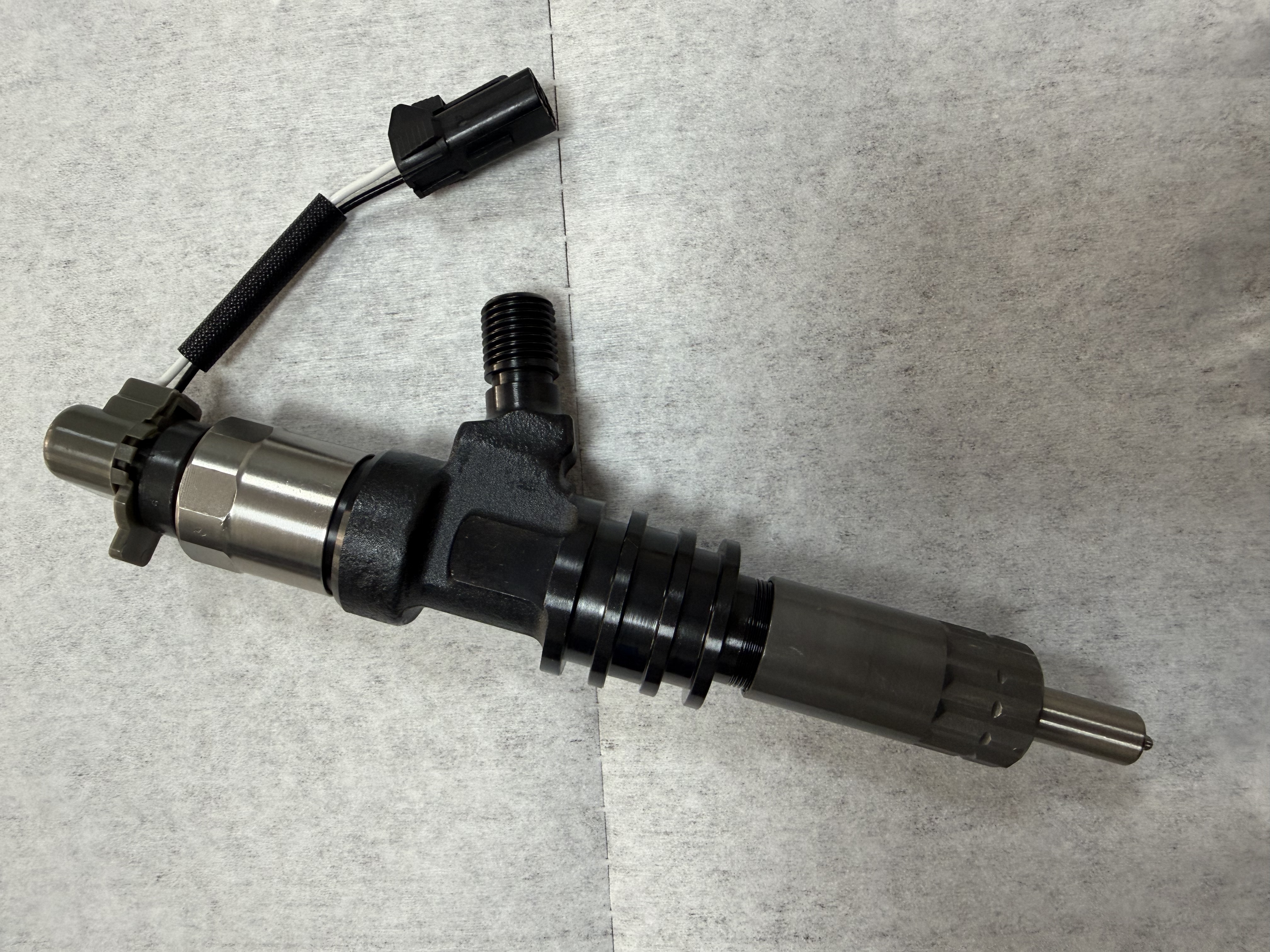 Injector 295050-0260 OEM ME306476 Fits Mitsubishi 6M60 Engine