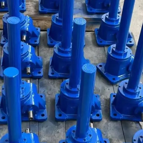 What are the application characteristics of screw elevators