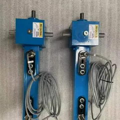There are various structural forms of screw jacks