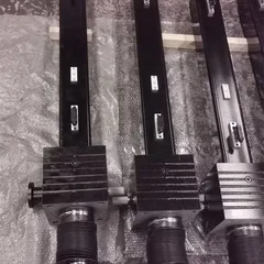 What are the application characteristics of screw elevators