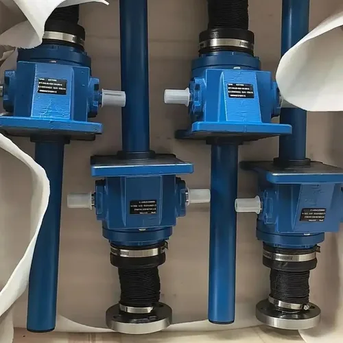 There are various structural forms of screw jacks